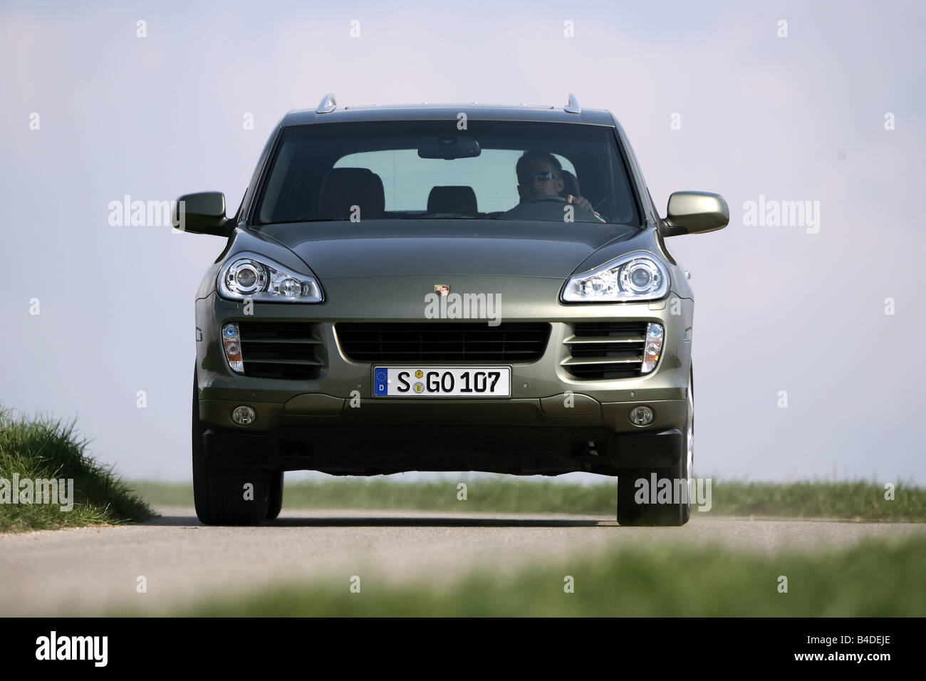 Porsche Cayenne, model year 2005, silver, driving, frontal view