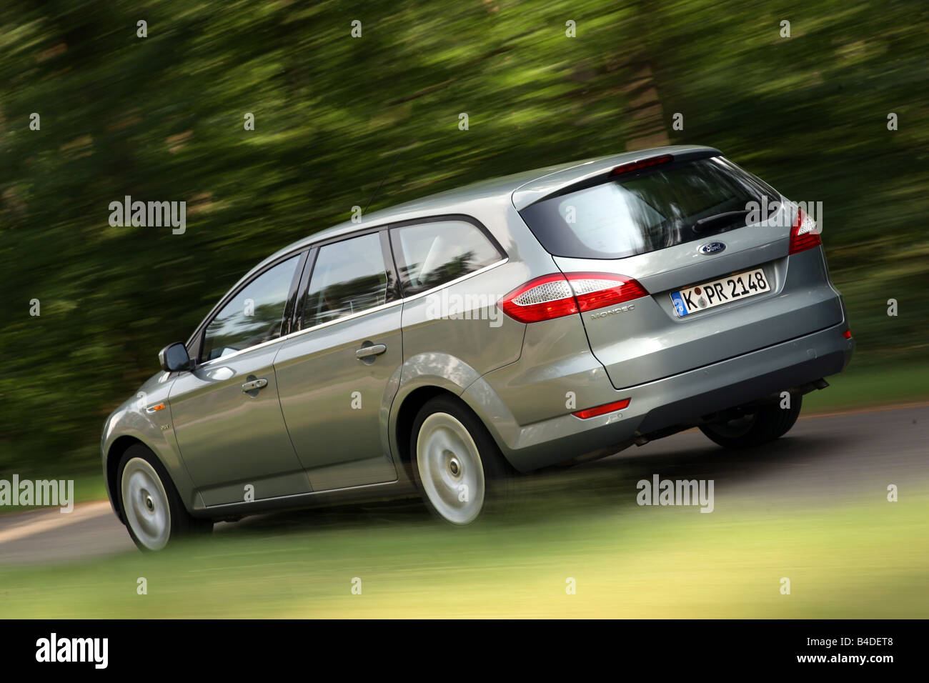Silver ford mondeo hi-res stock photography and images - Alamy