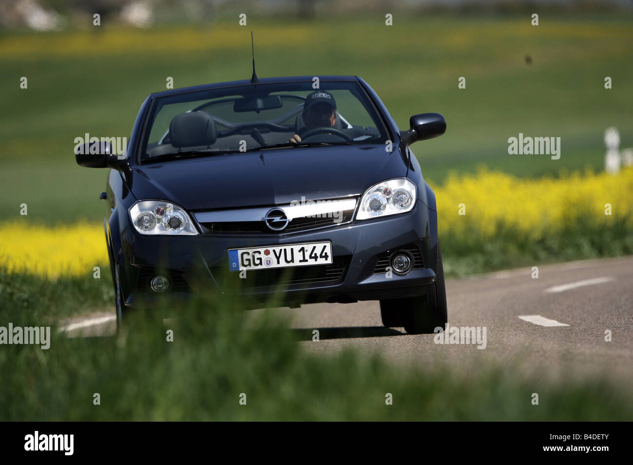 Opel tigra hi-res stock photography and images - Alamy