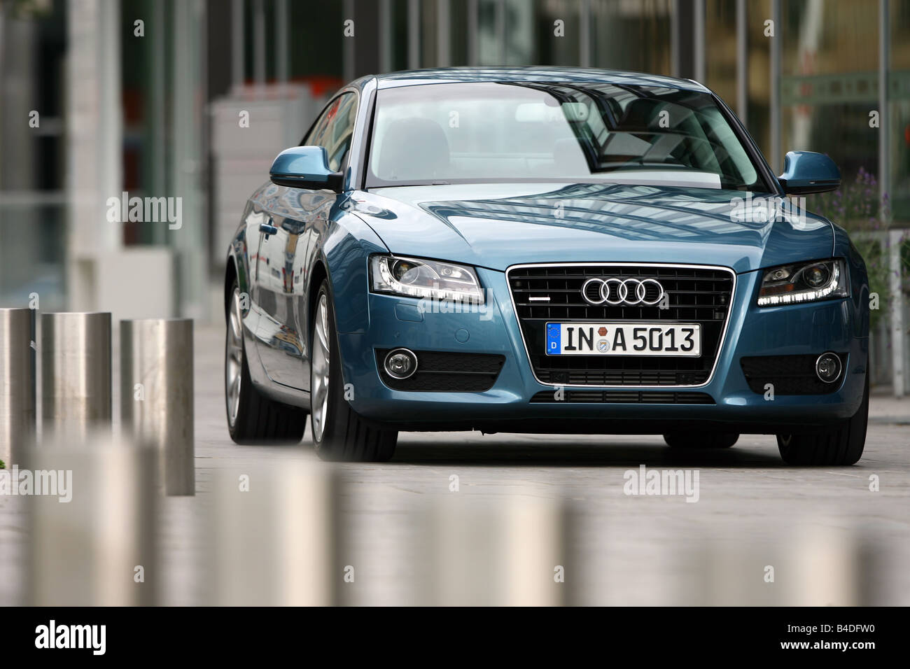 Audi A5 Coupe 3.0 TDI Quattro, model year 2007, blue moving, diagonal from the front, frontal view, City Stock Photo