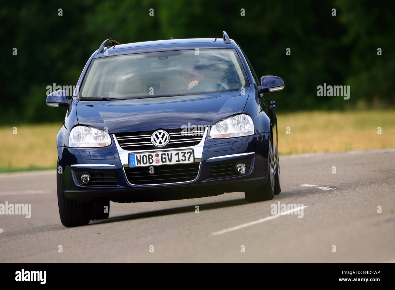 VW Volkswagen Golf Variant 1.9 TDI Comfortline, model year 2007-, blue  moving, diagonal from the front, frontal view, country ro Stock Photo -  Alamy