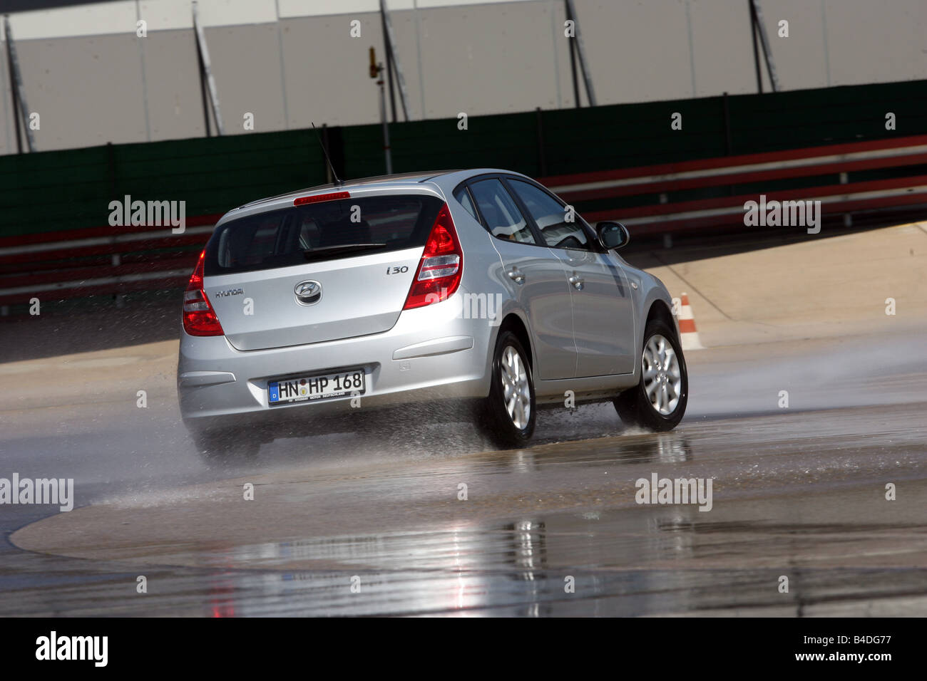 Hyandai i30 1.6 Style, model year 2007-, silver, driving, diagonal from the back, rear view, Pilonen, test track, Water, Aquapla Stock Photo