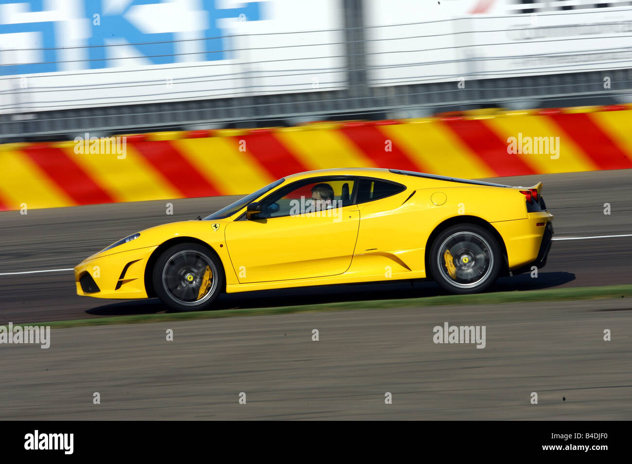 Test track ferrari 2007 hires stock photography and images Alamy