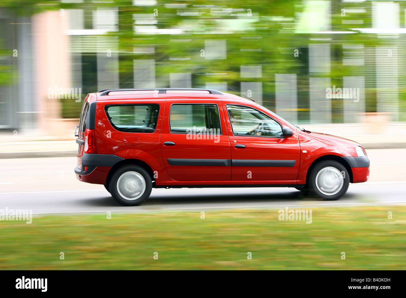 Dacia logan mcv hi-res stock photography and images - Alamy