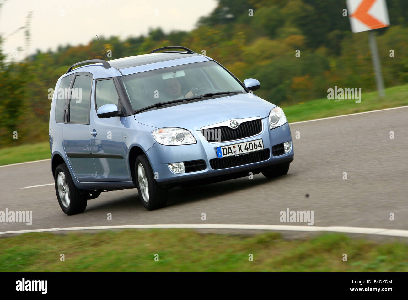 Skoda Roomster 1.4 TDI-PD Comfort, model year 2006-, hellblue moving, diagonal from the front, frontal view, country road Stock Photo