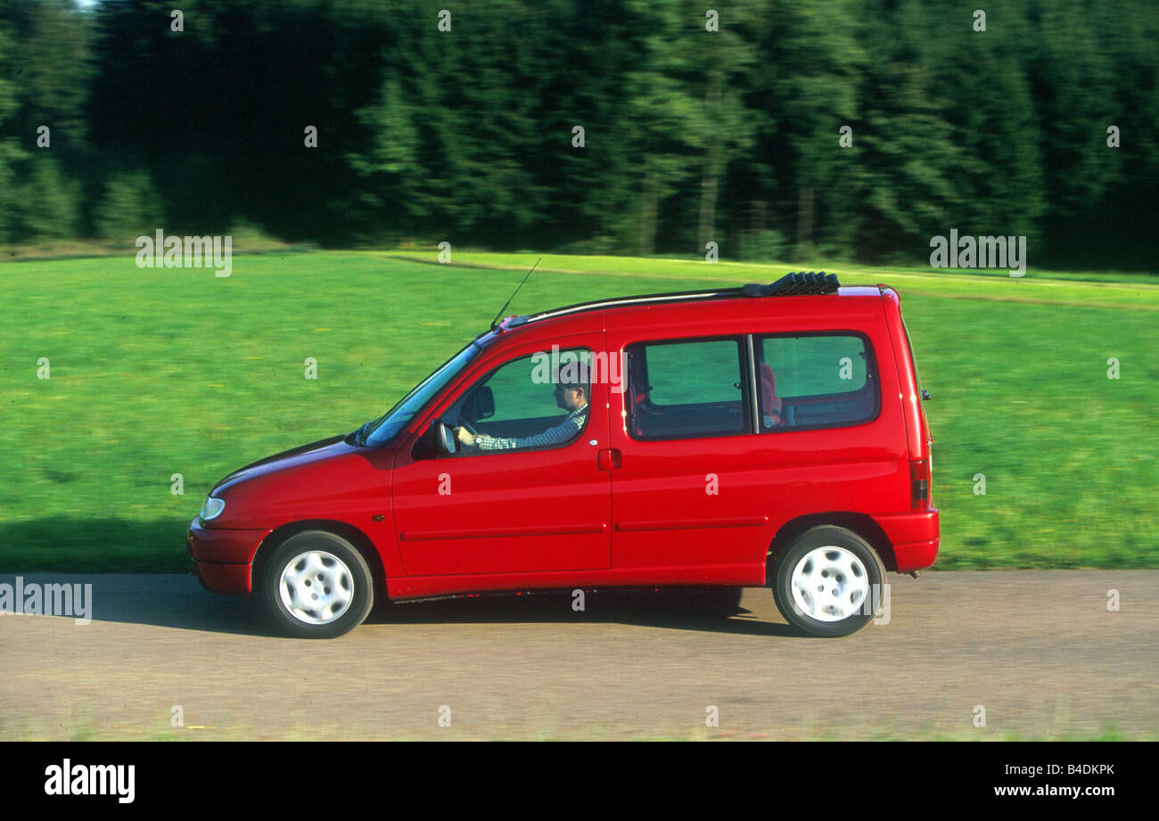 Car, Citroen Berlingo 1.8i, Van, model year 1997-2002, red, standing,  upholding, side view, country road Stock Photo - Alamy