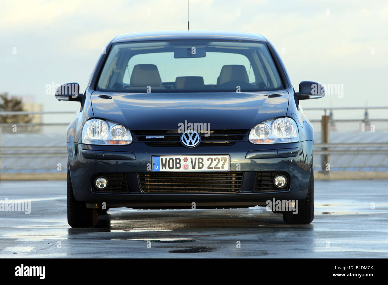 VW Volkswagen Golf Blue Motion, model year 2008-, dark blue, standing, upholding, frontal view, City Stock Photo