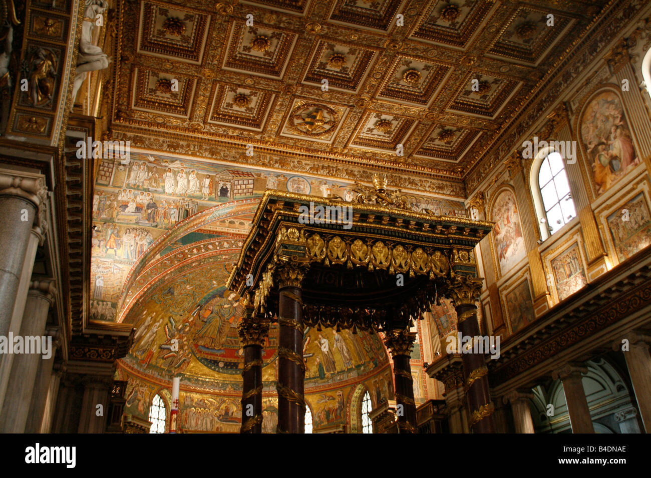 interior santa maria maggiore basilica church rome Stock Photo - Alamy