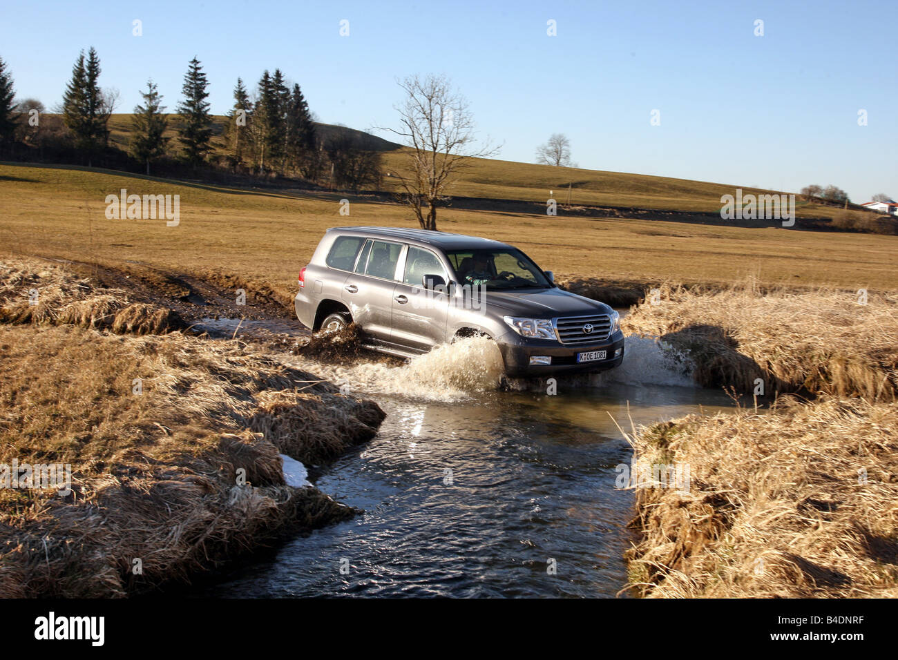 Toyota Landcruiser V8 4.5 D-4D, model year 2008-, anthracite, driving, diagonal from the front, frontal view, offroad, Water Stock Photo