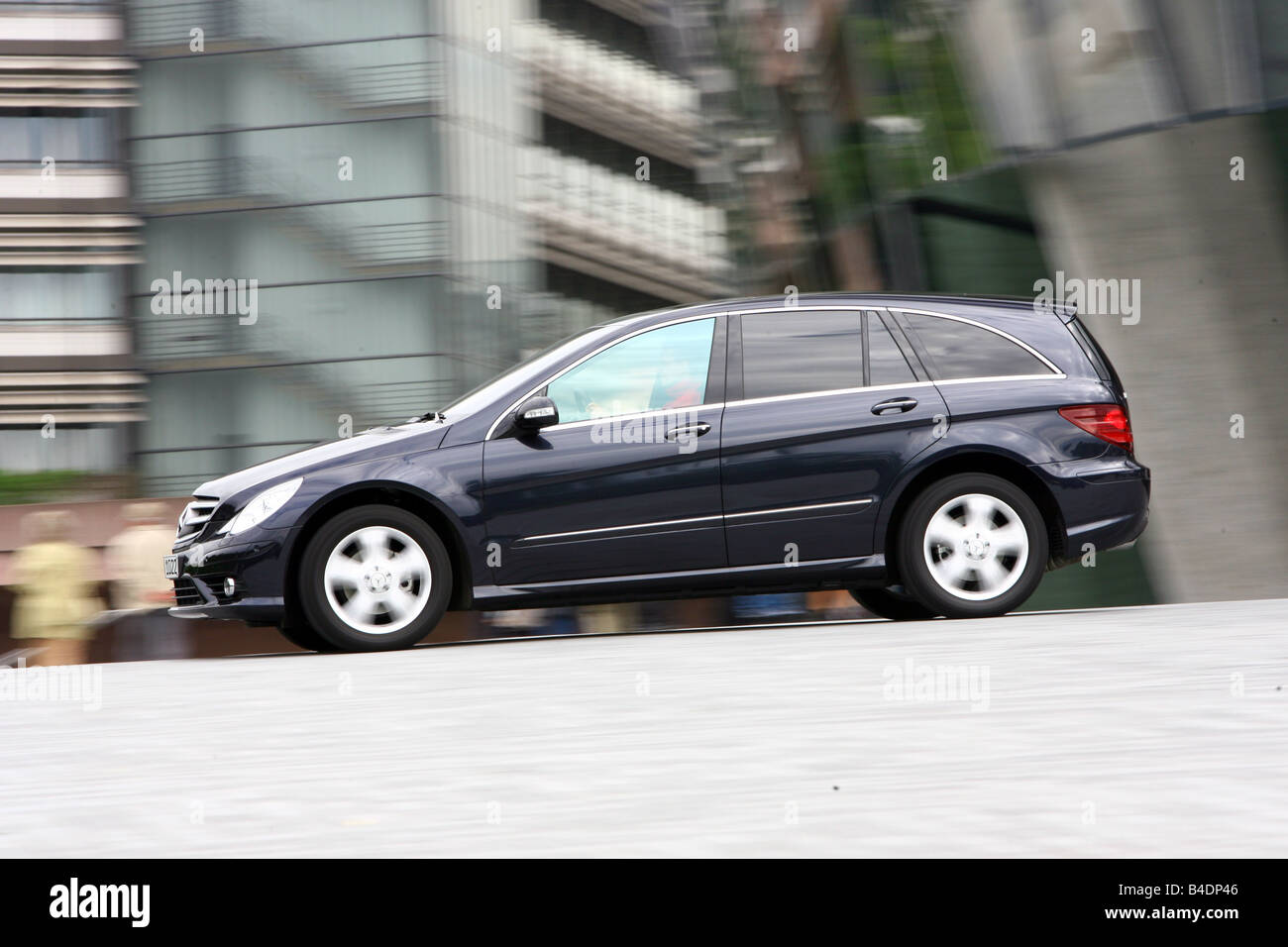 Mercedes R 280, 2005- black, driving, side view, City Stock Photo