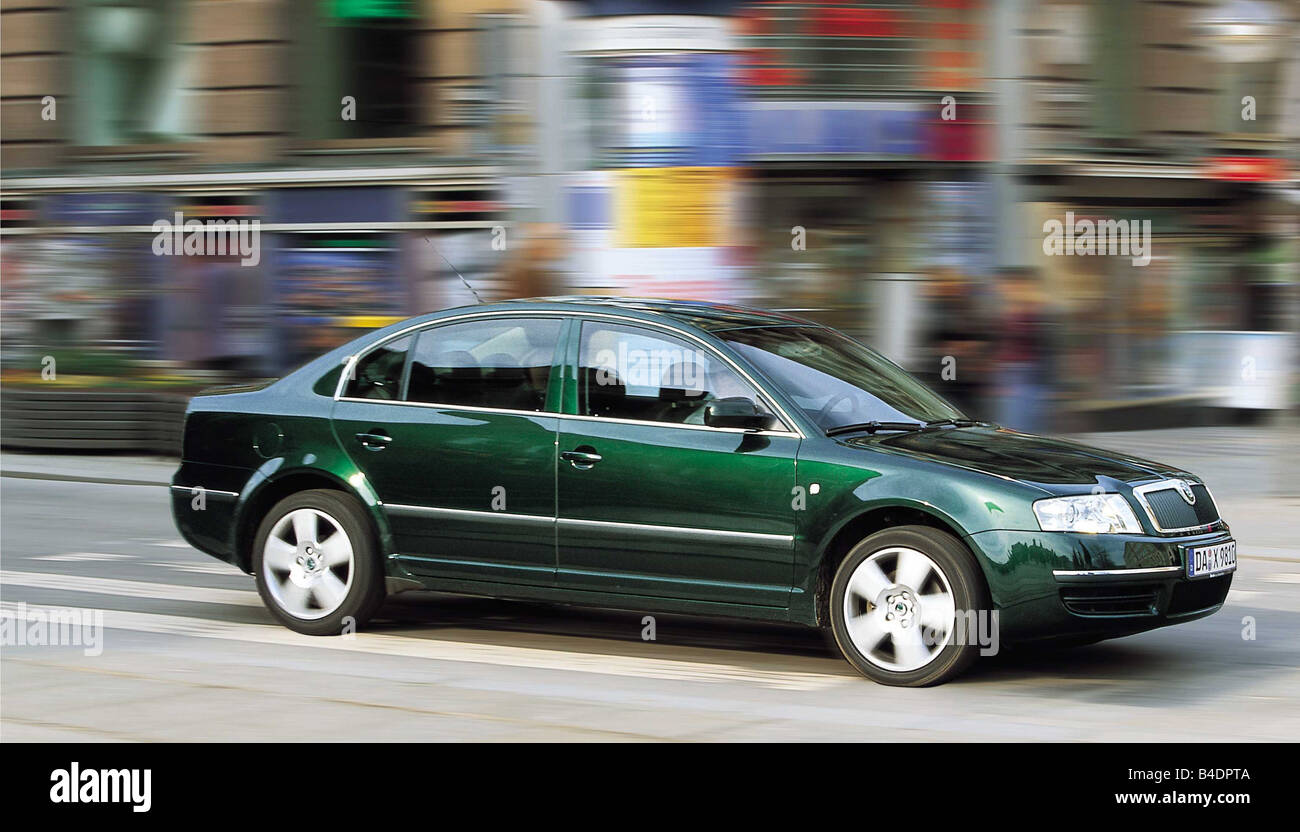 Car, Skoda Superb, model year 2001-, upper middle-sized , Limousine, City, driving, green, diagonal from the front, side view, a Stock Photo