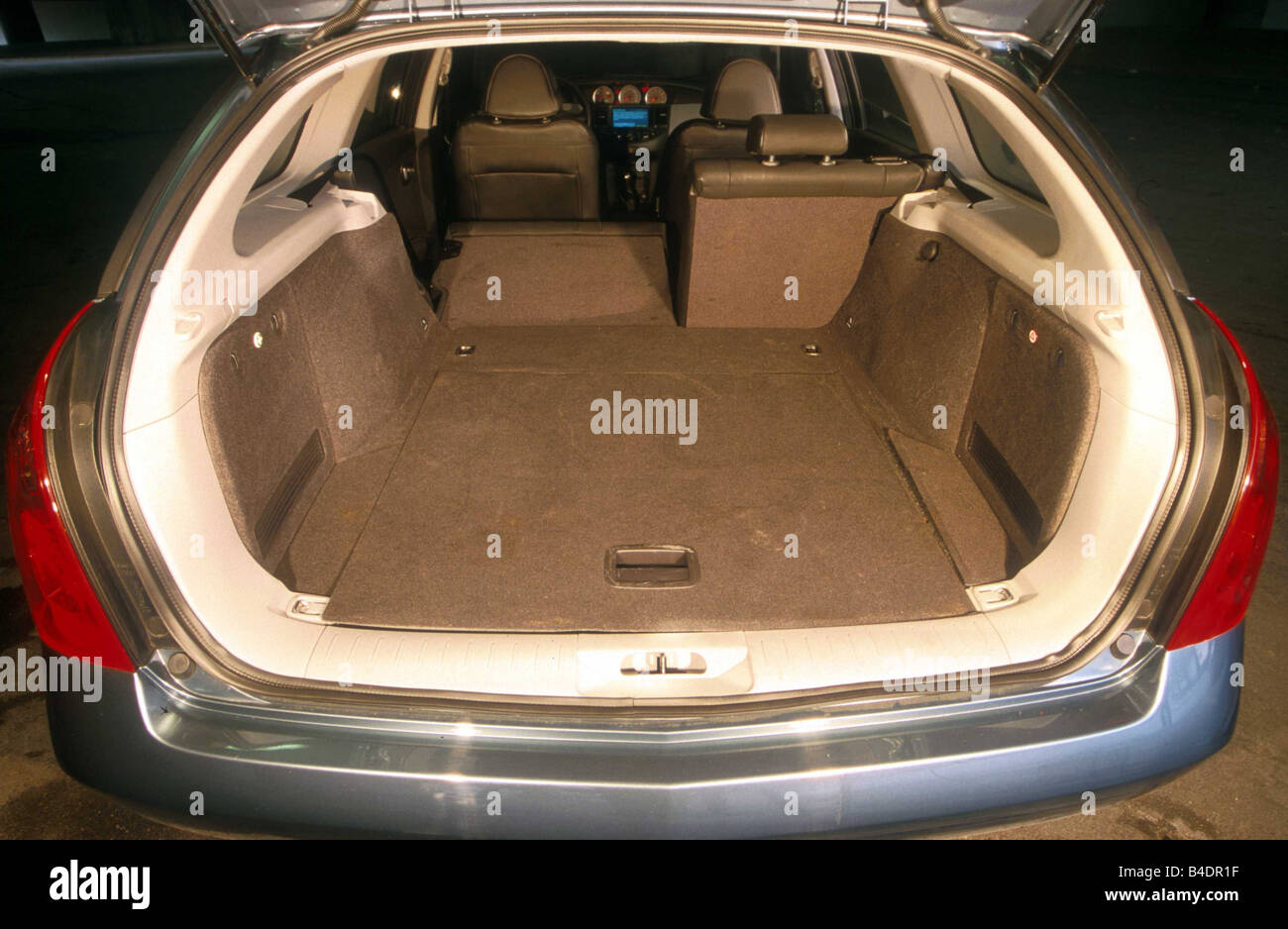 Car, Nissan Primera Traveller 1.8, Limousine, hatchback, medium class, model year 2001-, silver, view into boot, technique/acces Stock Photo