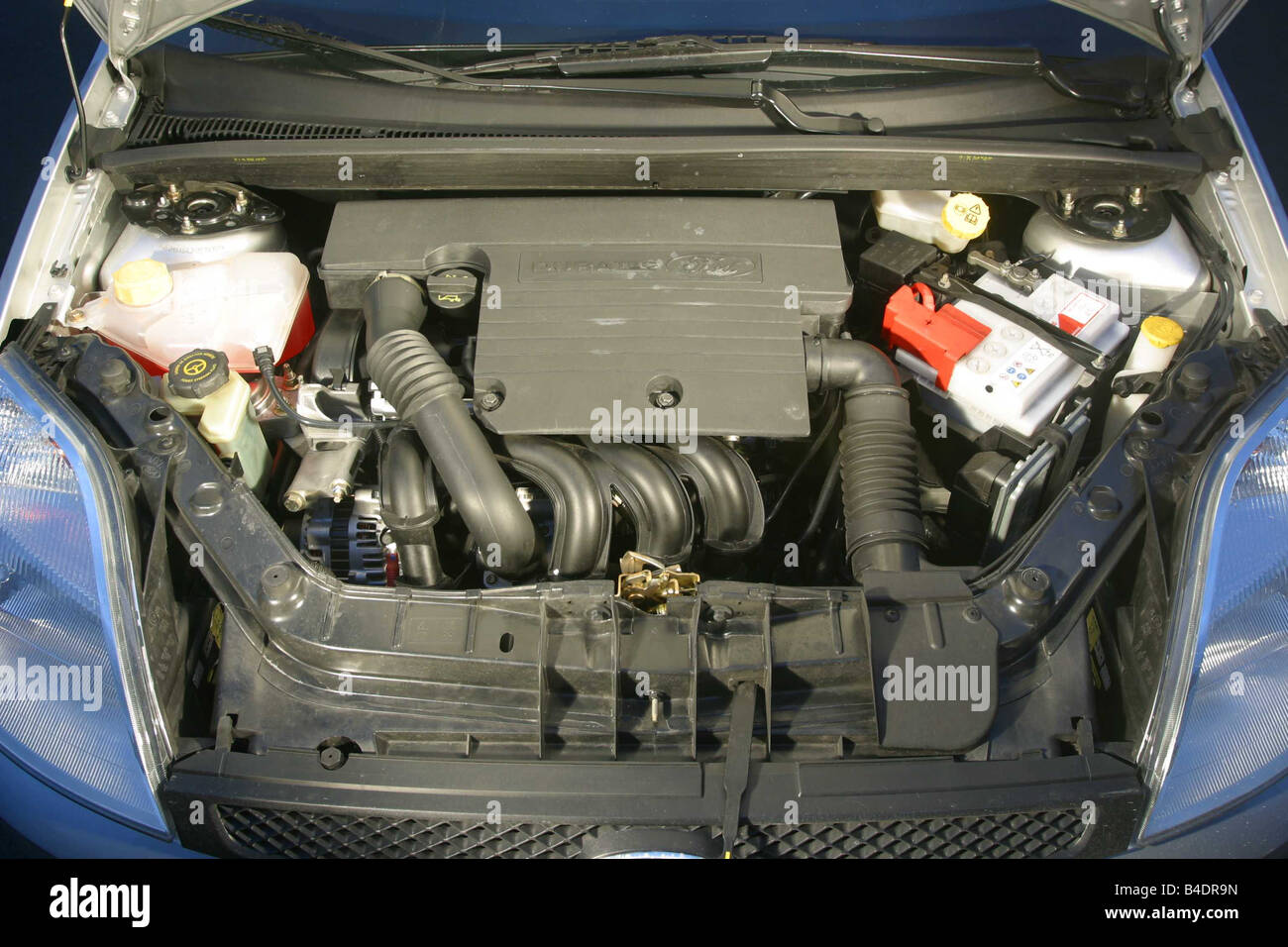 Car, Citroen C3 1.4i, small approx., model year blue, view in engine compartment, engine, technique/accessory Photo - Alamy