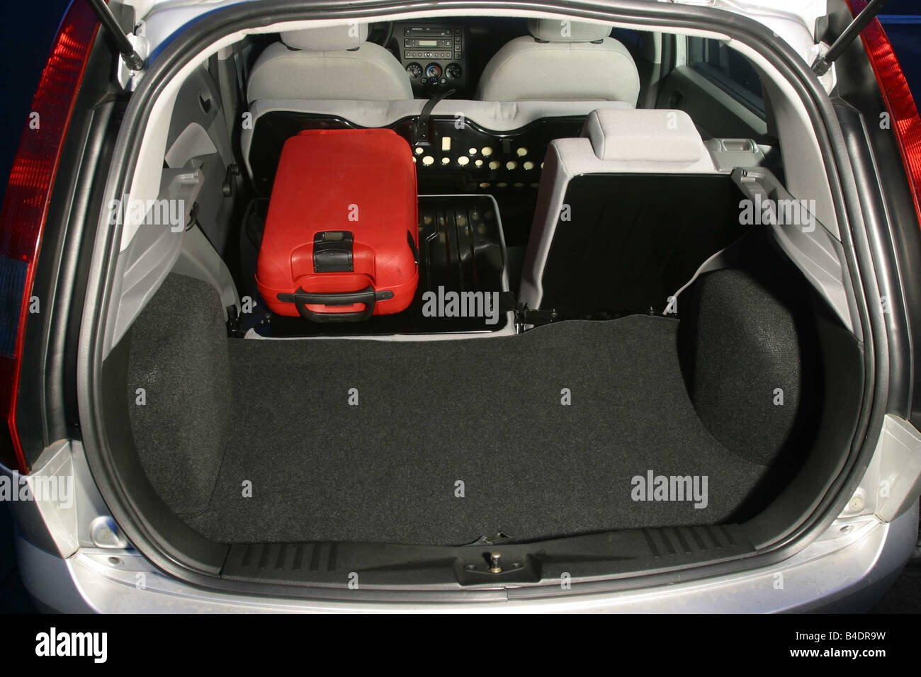 Car, Ford Fiesta 1.4 16V, small approx., model year 2002-, silver,  Limousine, view into boot, technique/accessory, accessories Stock Photo -  Alamy