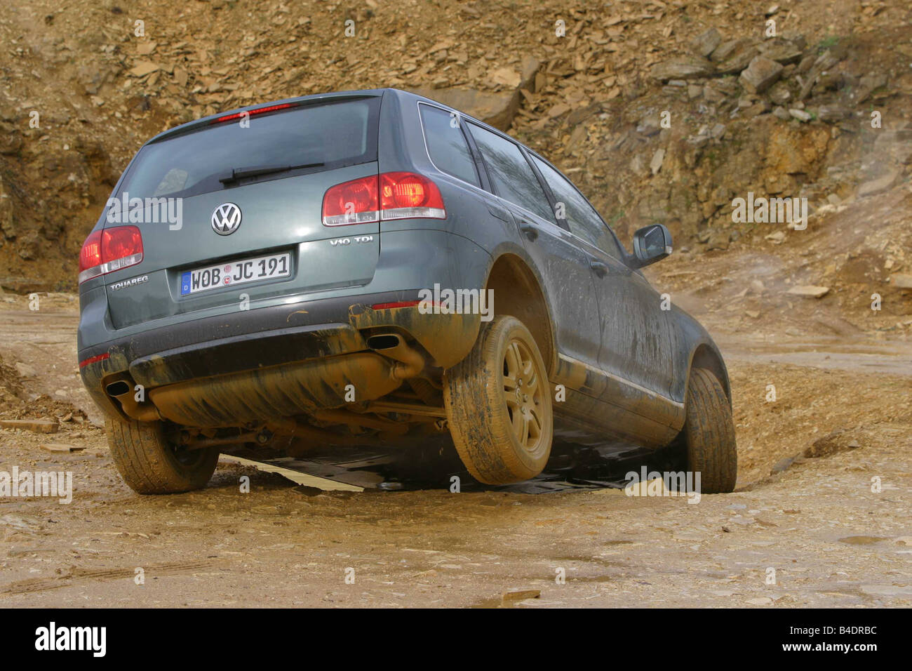 Car, VW Volkswagen Touareg V10 TDI, cross country vehicle, model year  2002-, green, driving, offroad, diagonal from the back, Sl Stock Photo -  Alamy