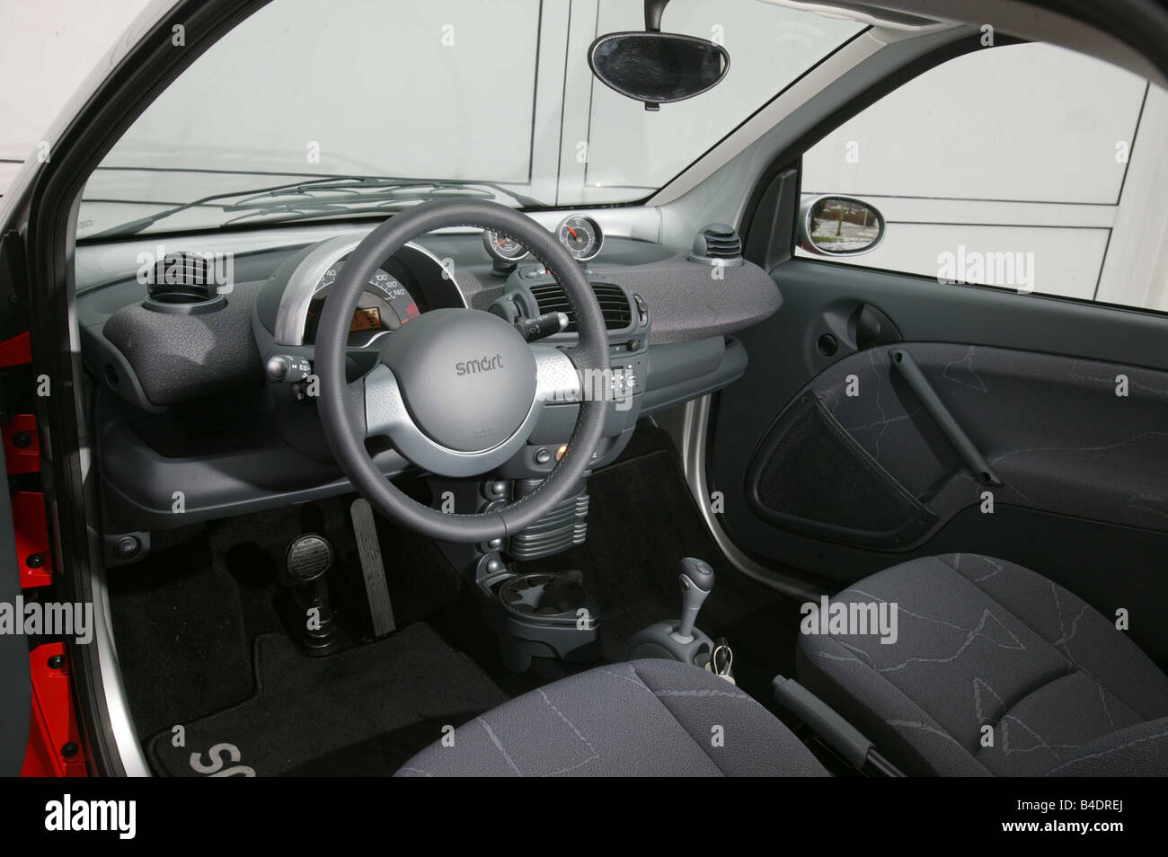Smart car red hi-res stock photography and images - Alamy