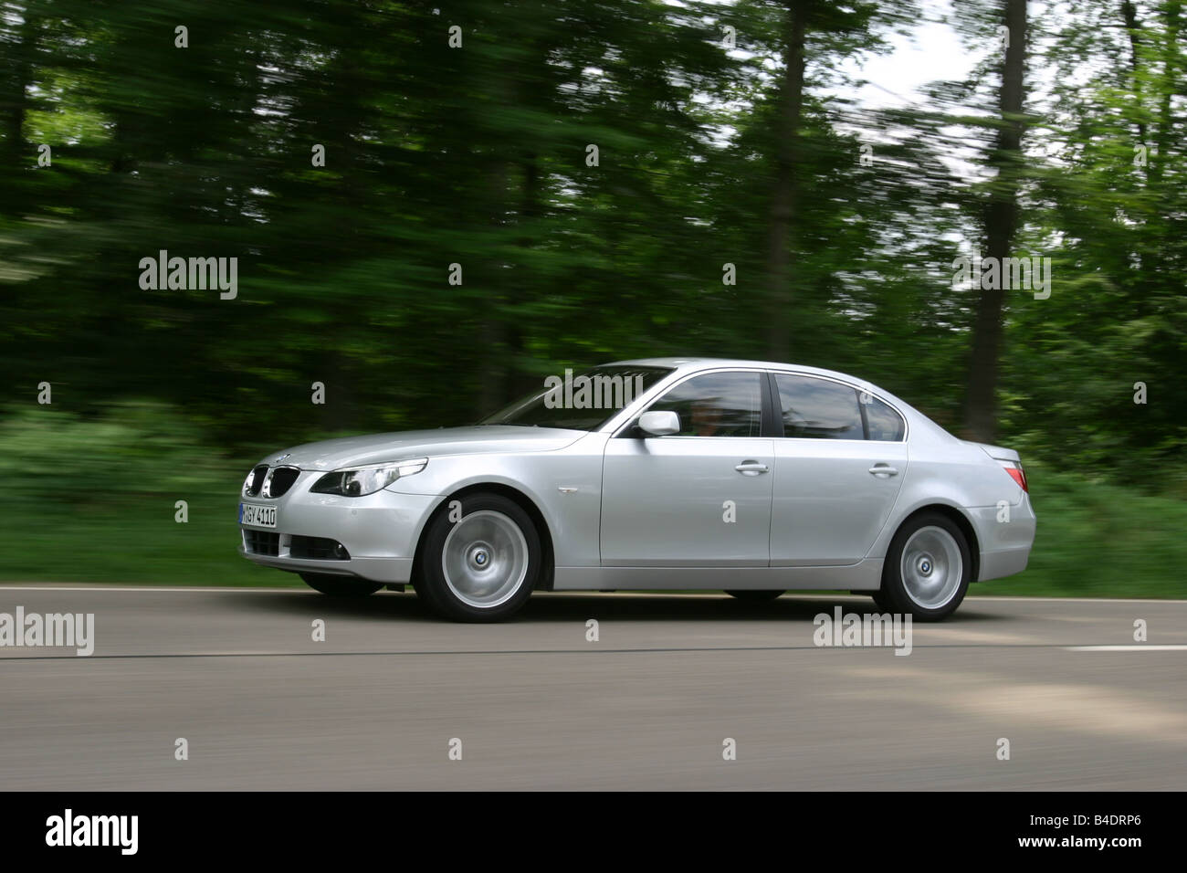 Car, BMW 5th, BMW 530i, model year 2003-, Limousine, upper middle-sized ...