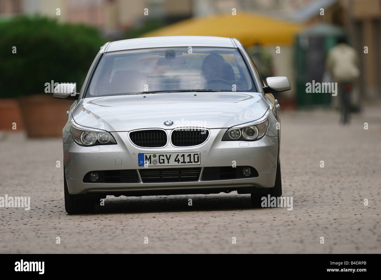 Car, BMW 5th, BMW 530i, model year 2003-, Limousine, upper middle-sized ...