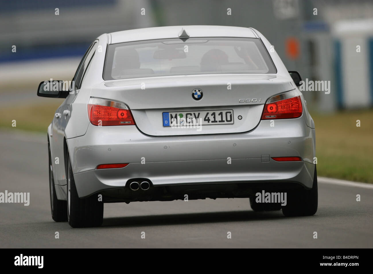 Car, BMW 5th, BMW 530i, model year 2003-, Limousine, upper middle-sized ...