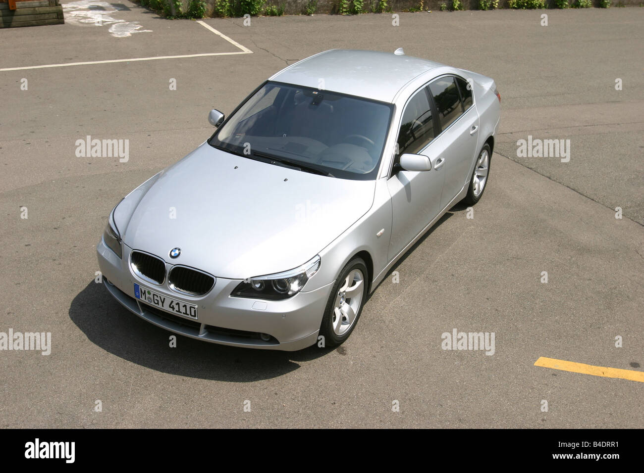 Car, BMW 5th, BMW 530i, model year 2003-, Limousine, upper middle-sized ...