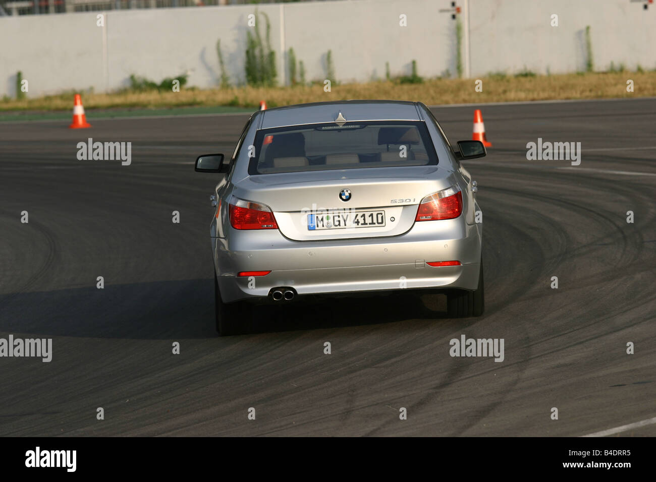 Car, BMW 5th, BMW 530i, model year 2003-, Limousine, upper middle-sized ...