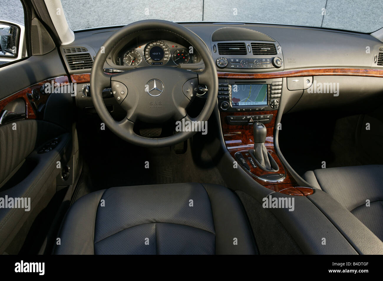 Car Mercedes E 320 CDI Eleg. E class upper middle sized
