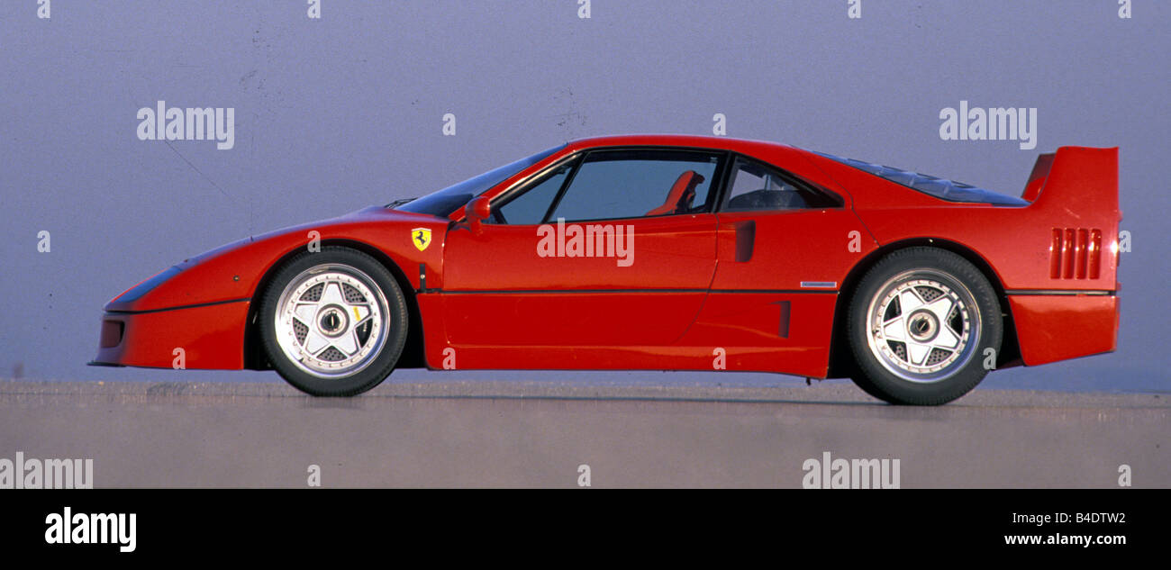 Car, Ferrari F40, roadster, coupe/Coupe, red, model year 1988-1989, standing, upholding, side view Stock Photo