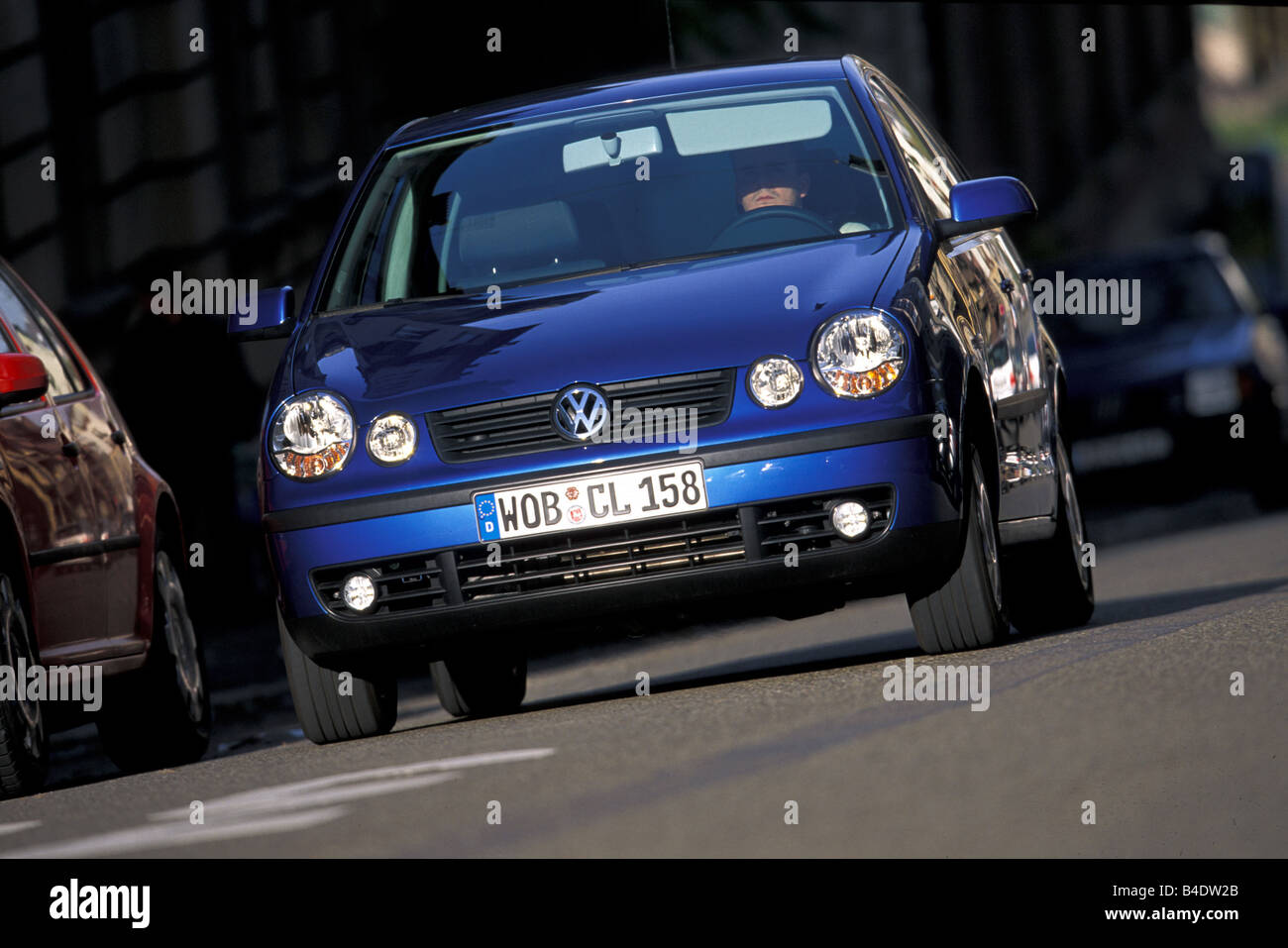 Car, VW Volkswagen Polo 1.4 16V Trendline, Limousine, small approx., blue,  model year 2002-, driving, diagonal from the front, f Stock Photo - Alamy