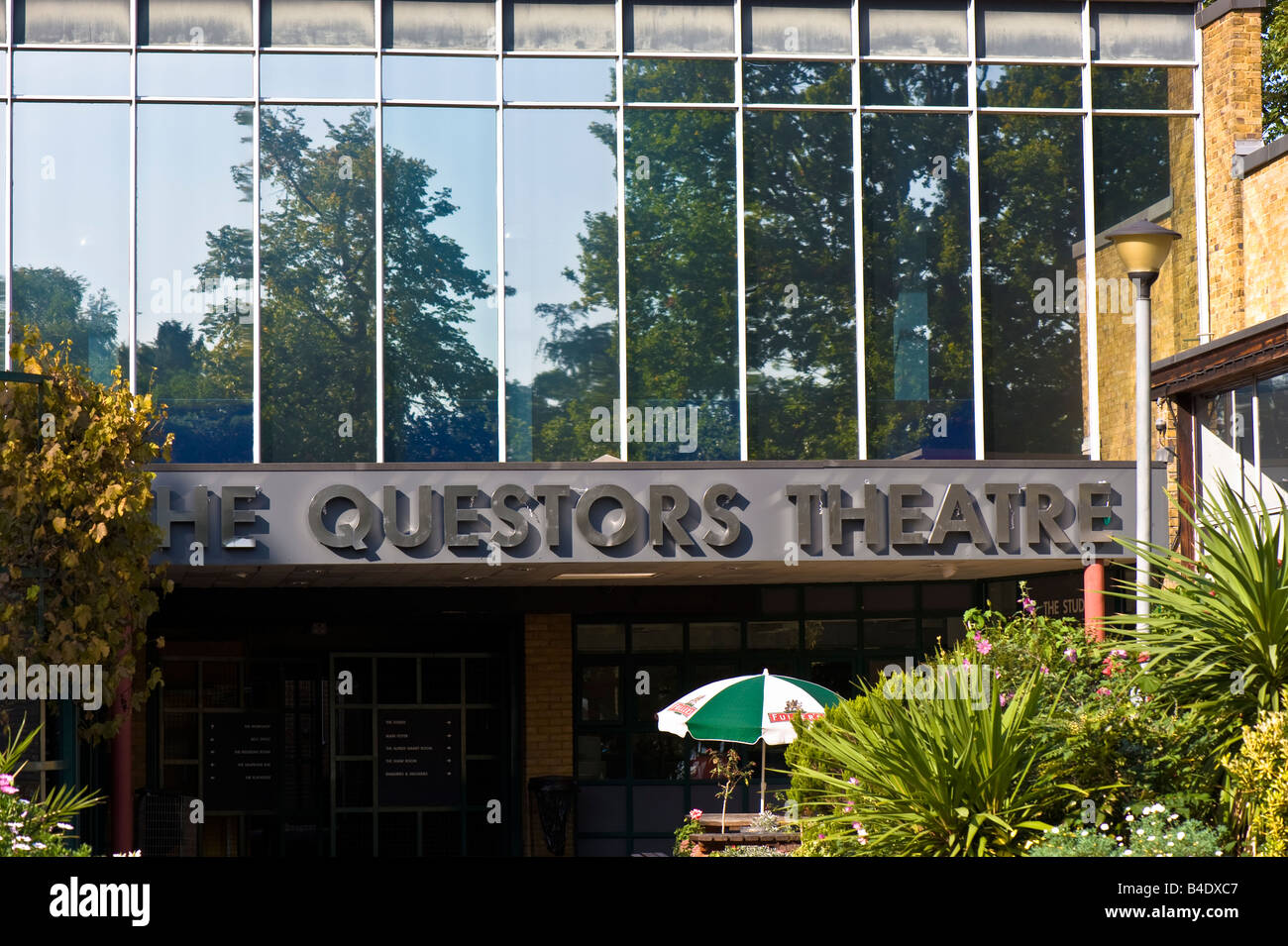 questor-s-theatre-hi-res-stock-photography-and-images-alamy