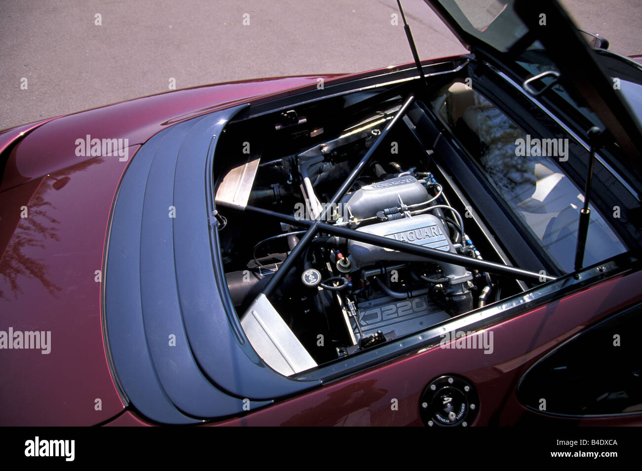Car, Jaguar XJ 220, model year 1994, wine-red-metallic, coupe/Coupe, roadster, view in engine compartment, technique/accessory, Stock Photo