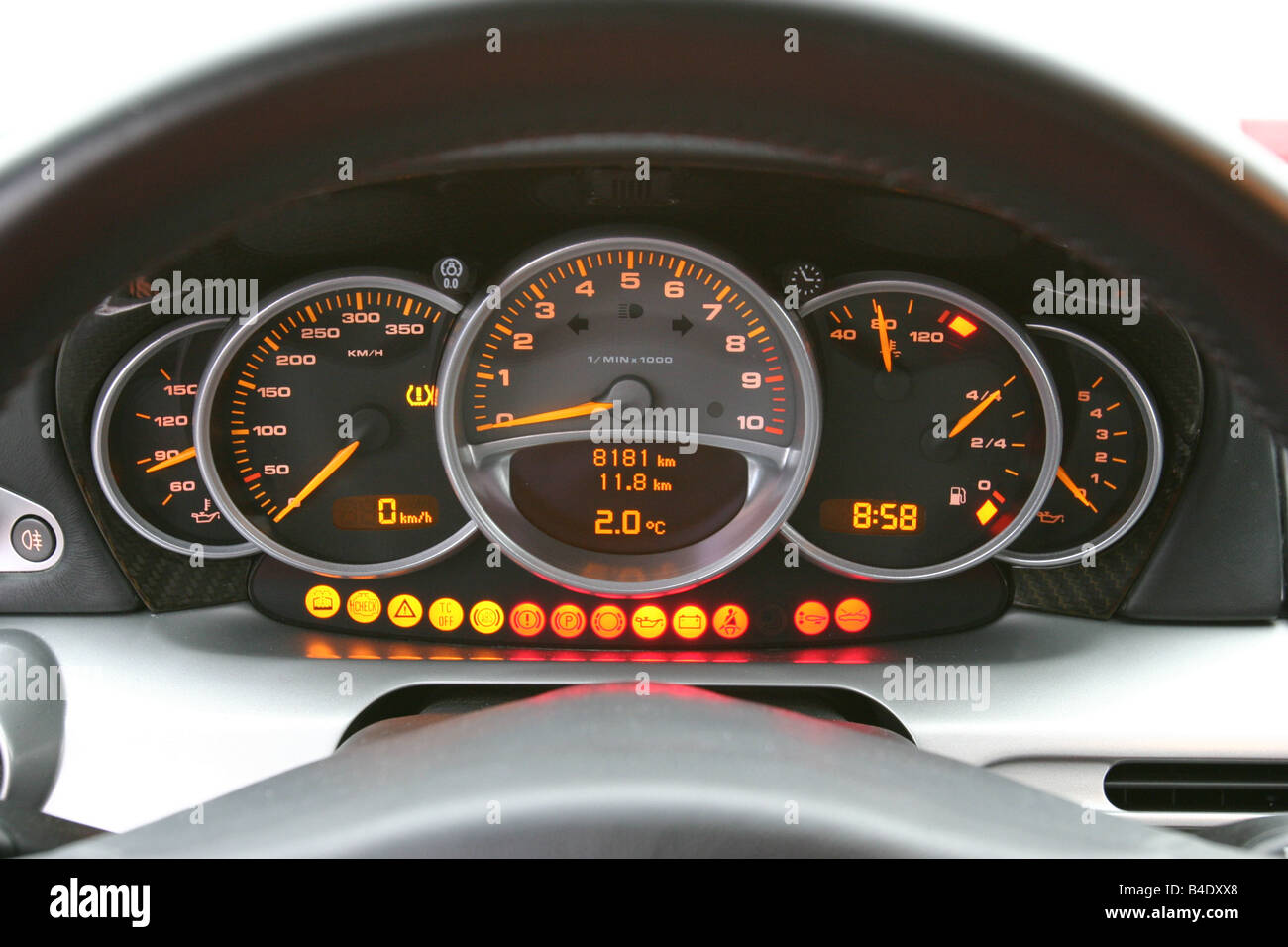 Car, Porsche Carrera GT, roadster, model year 2003-, coupe/Coupe, FGHDS,  red, Detailed view, Interior view, Cockpit, technique/a Stock Photo - Alamy