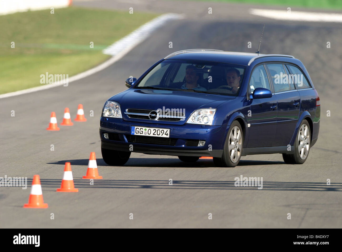 Car, Opel Vectra 3.0 CDTi, medium class, hatchback, model year 2003-, blue, FGHDS, driving, diagonal from the front, frontal vie Stock Photo