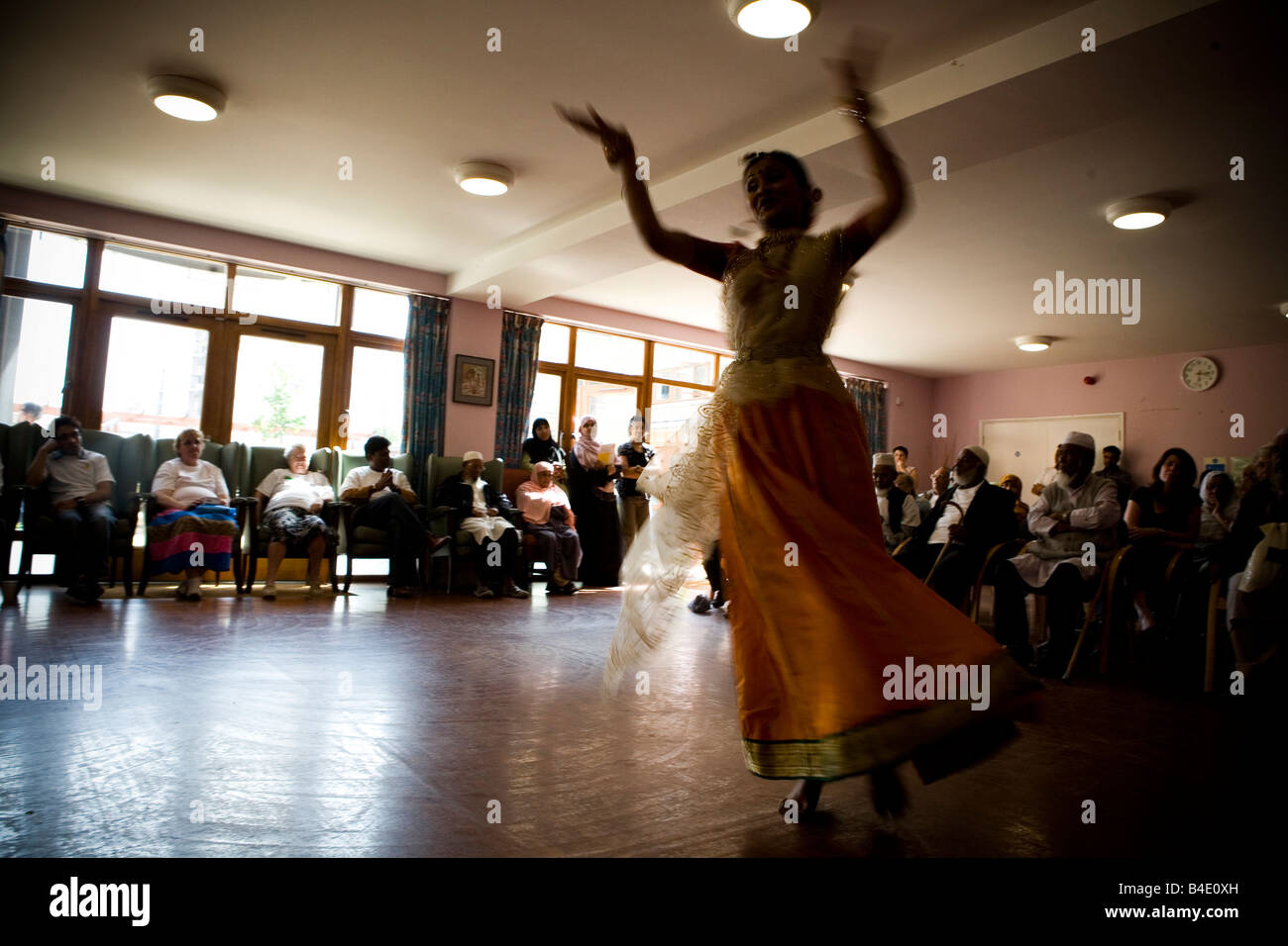Bangladeshi dancer performs at an old people's community centre in Tower Hamlets Stock Photo