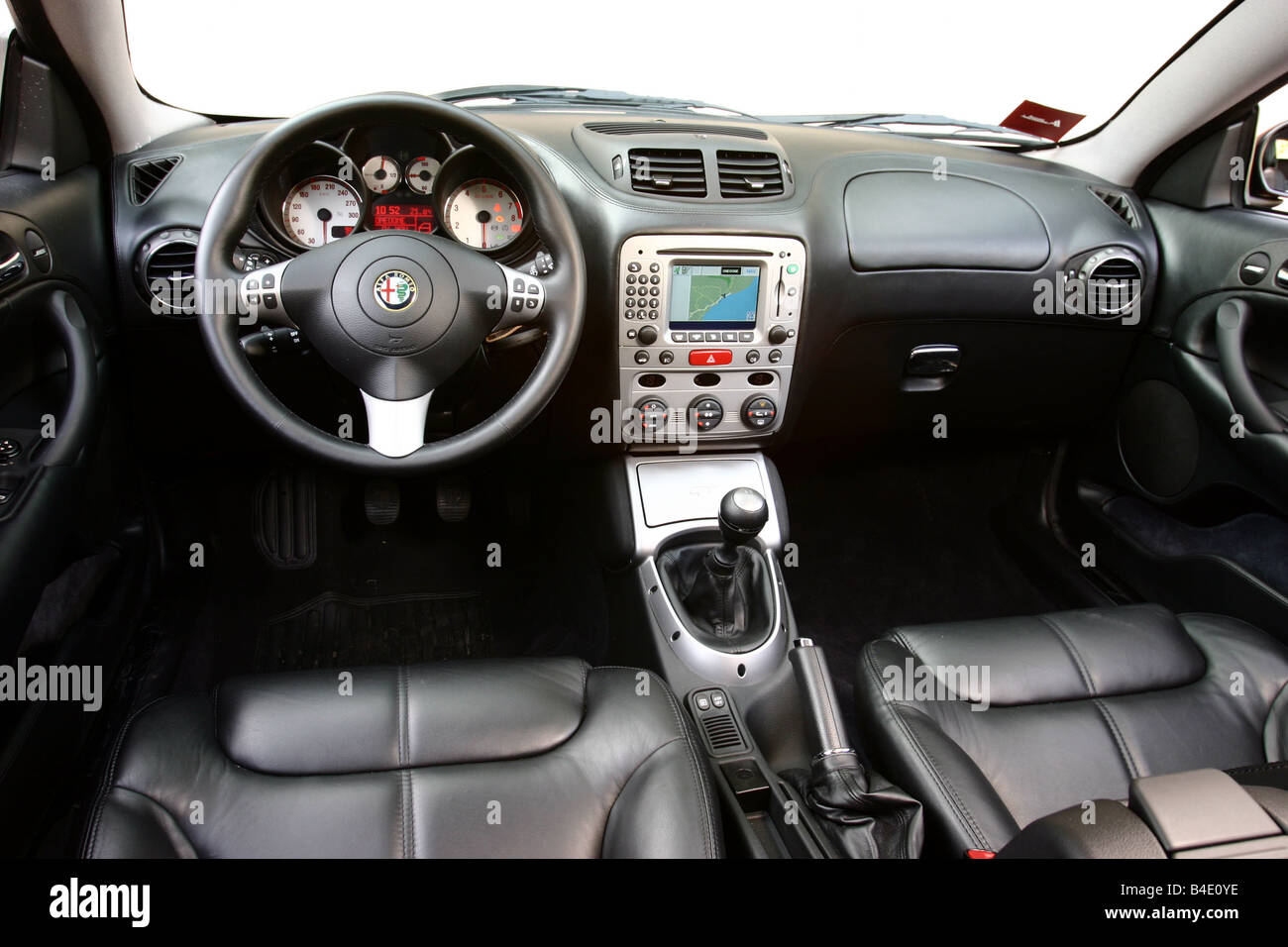 Car, Alfa Romeo GT 3.2 V6, roadster, coupe/Coupe, red, model year 2003-,  interior view, Interior view, Cockpit, technique/access Stock Photo - Alamy