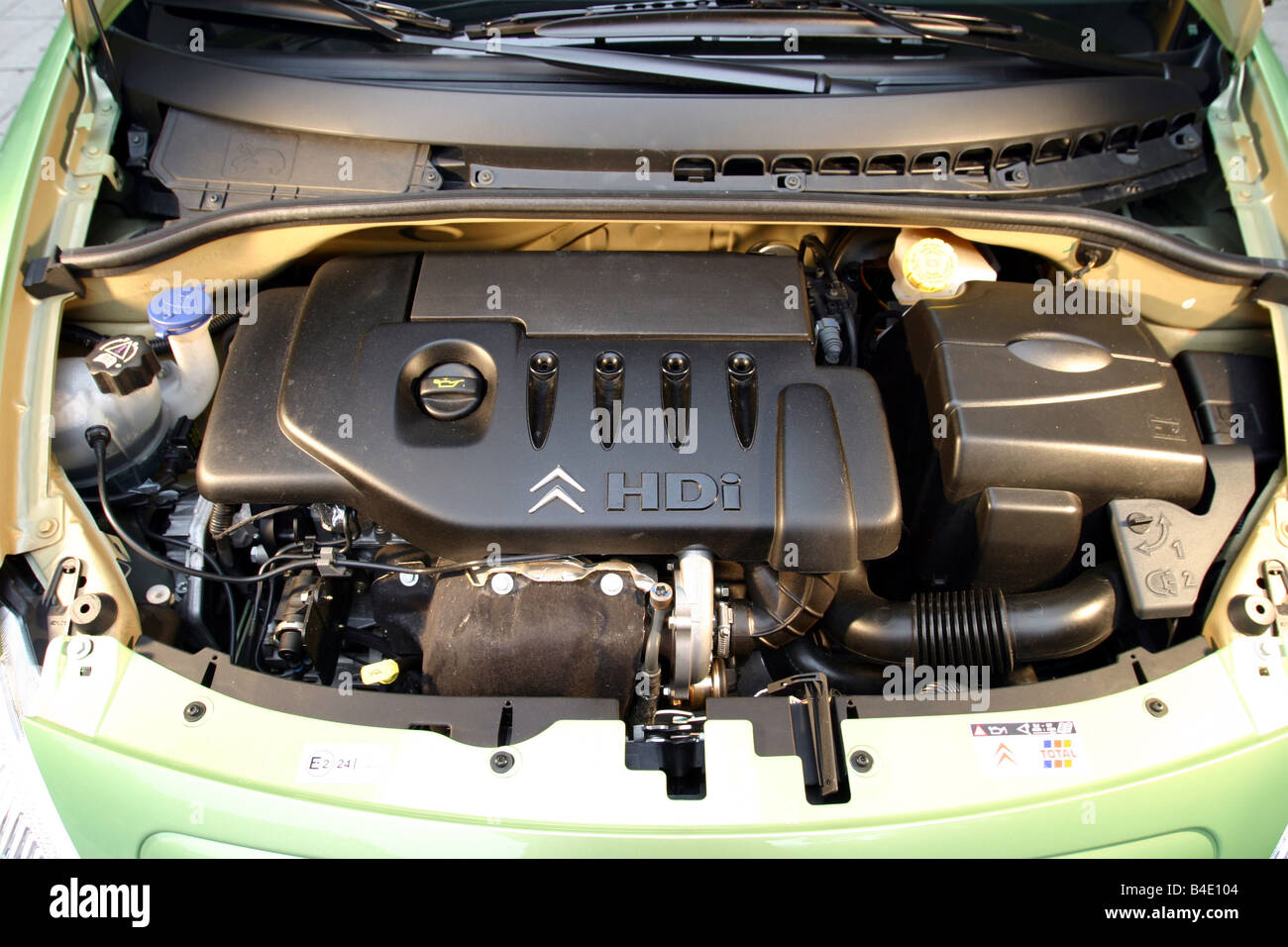 Car, Citroen C3 1.4 Hdi, Limousine, Small Approx., Model Year 2002-, Green, View In Engine Compartment, Technique/Accessory, Acc Stock Photo - Alamy