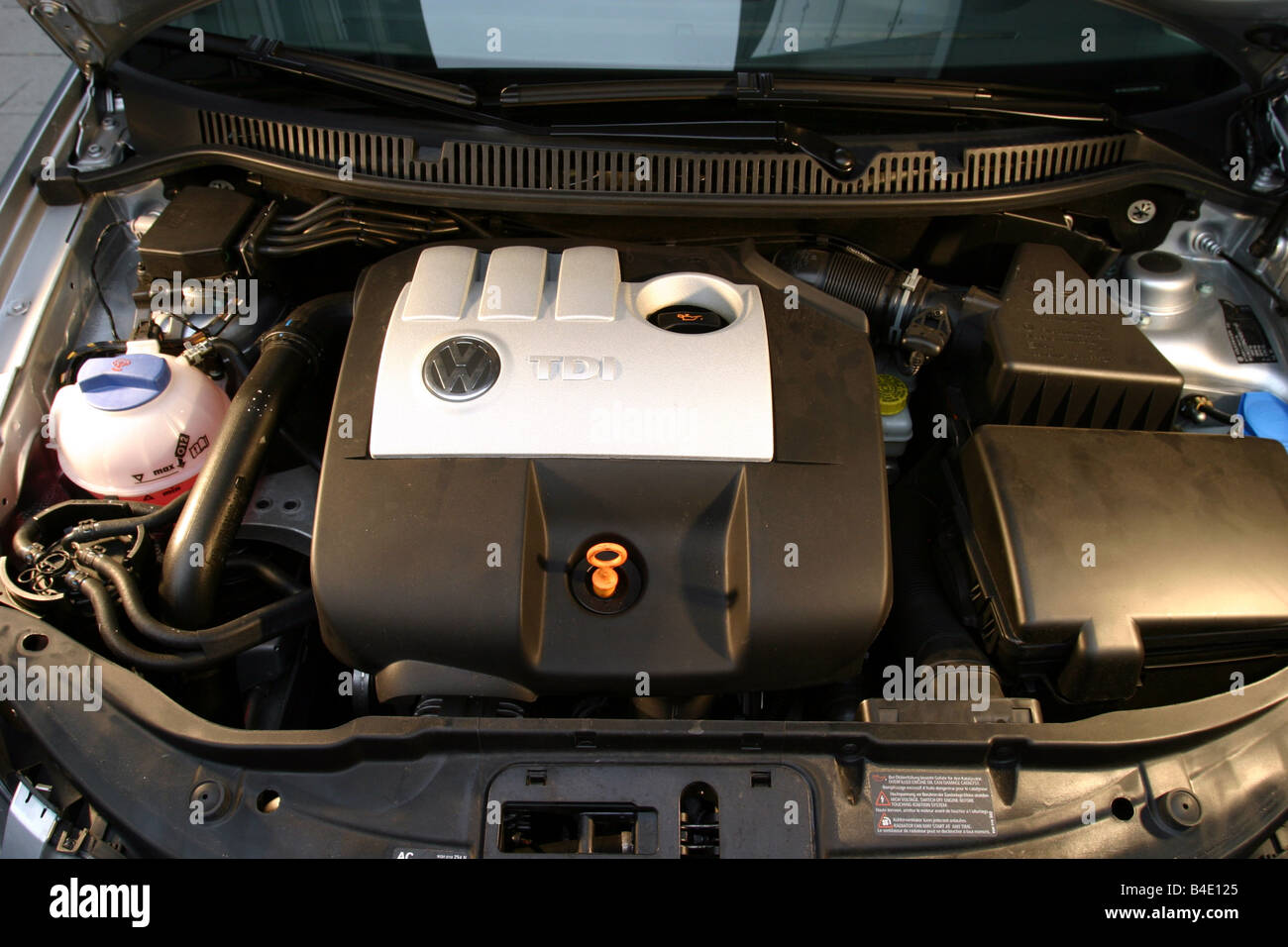 Car, VW Volkswagen Polo 1.4 TDI, small approx., Limousine, silver, model  year 2002-, view in engine compartment, technique/acces Stock Photo - Alamy