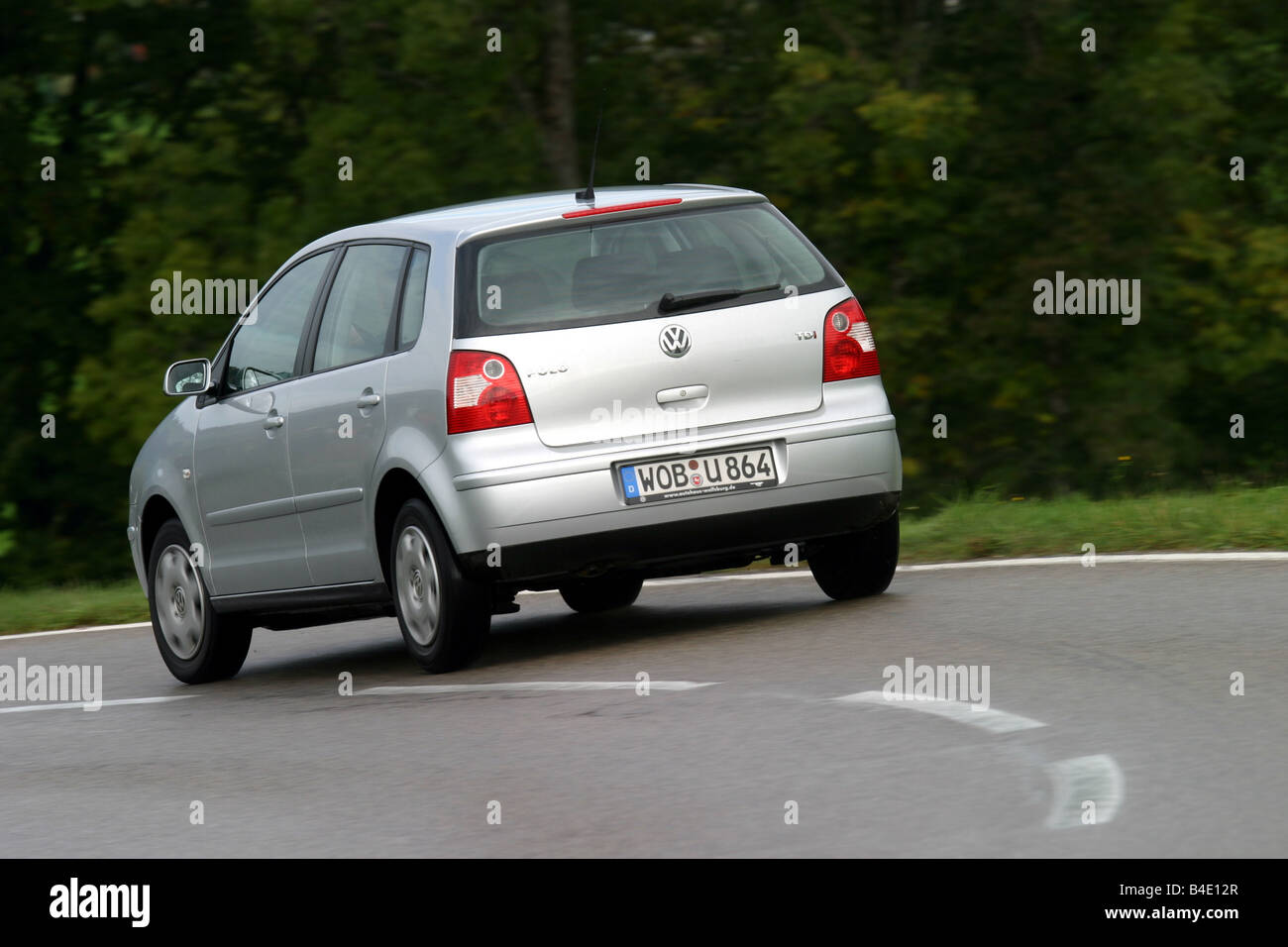 Car, VW Volkswagen Polo 1.4 TDI, small approx., Limousine, silver, model year 2002-, driving, diagonal from the back, rear view Stock - Alamy