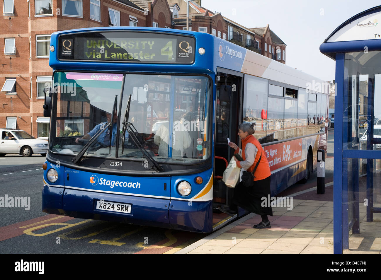 How to get to Lady's Walk in Fife by Bus or Train?