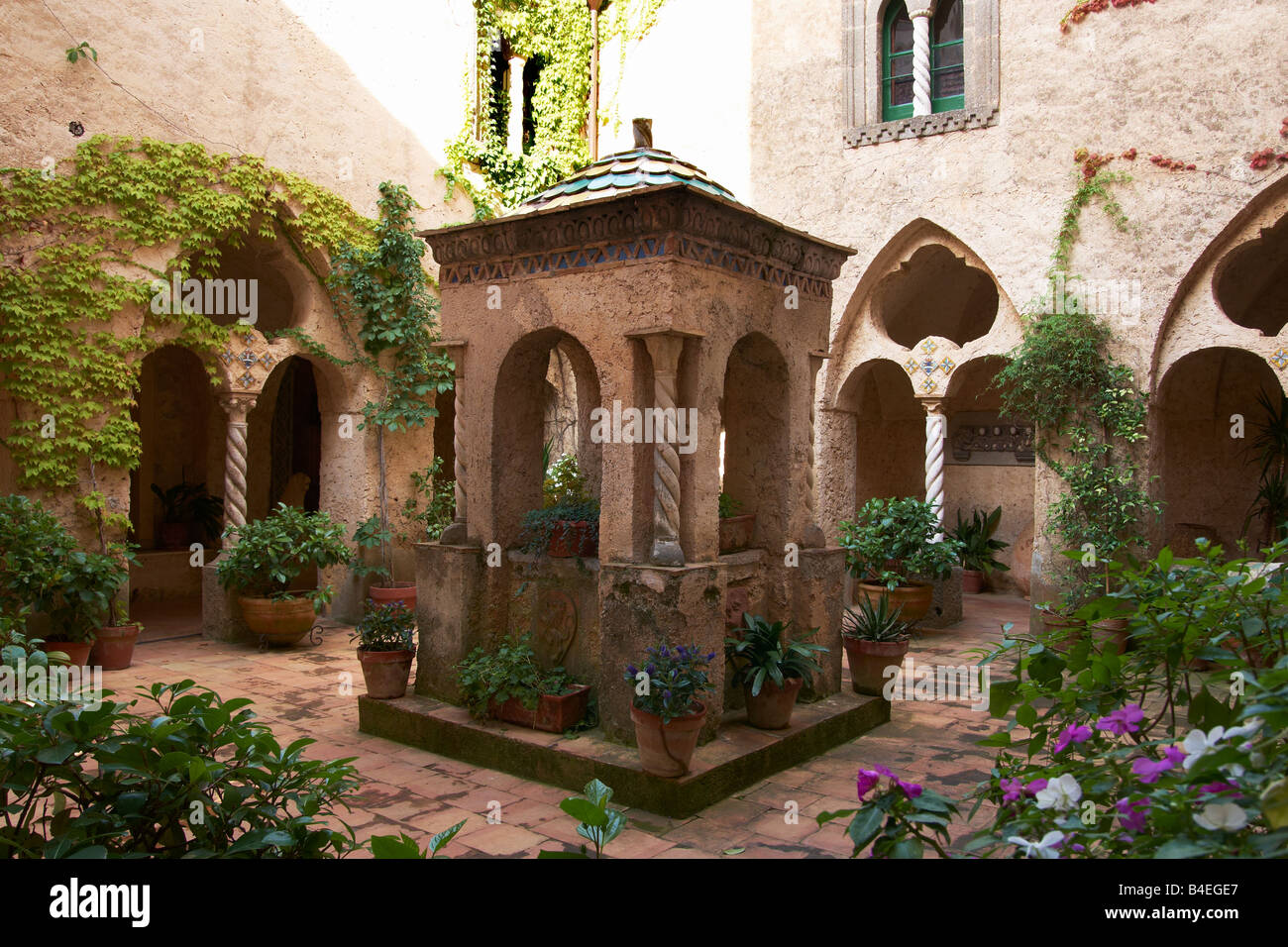 Courtyard at Villa Rufolo, Ravello, Campania, Italy EU Stock Photo