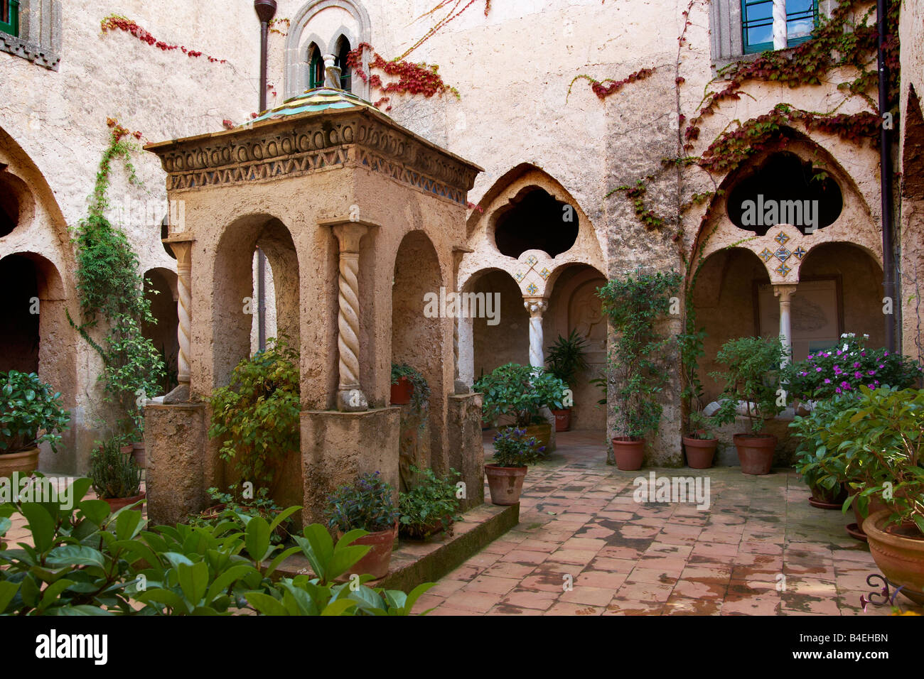 Courtyard at Villa Rufolo, Ravello, Campania, Italy EU Stock Photo