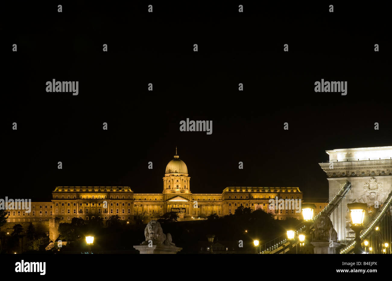 Chain bridge view buda castle hi-res stock photography and images - Alamy