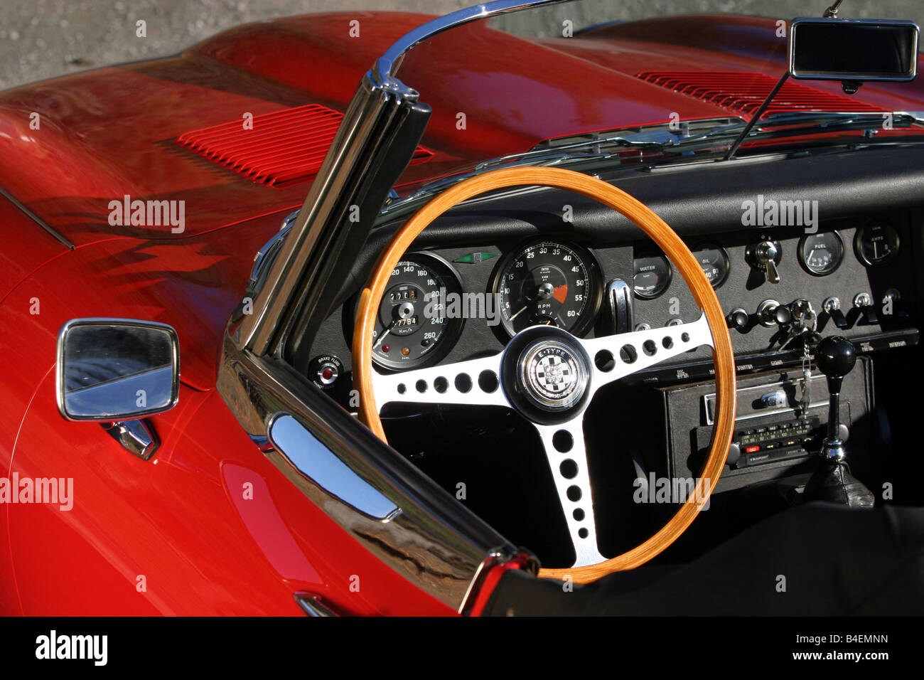 Car, Jaguar E-Type S1 4.2, model year 1965, convertible, vintage car, 1960s, sixties, red, 265 PS, interior, Cockpit, technics, Stock Photo