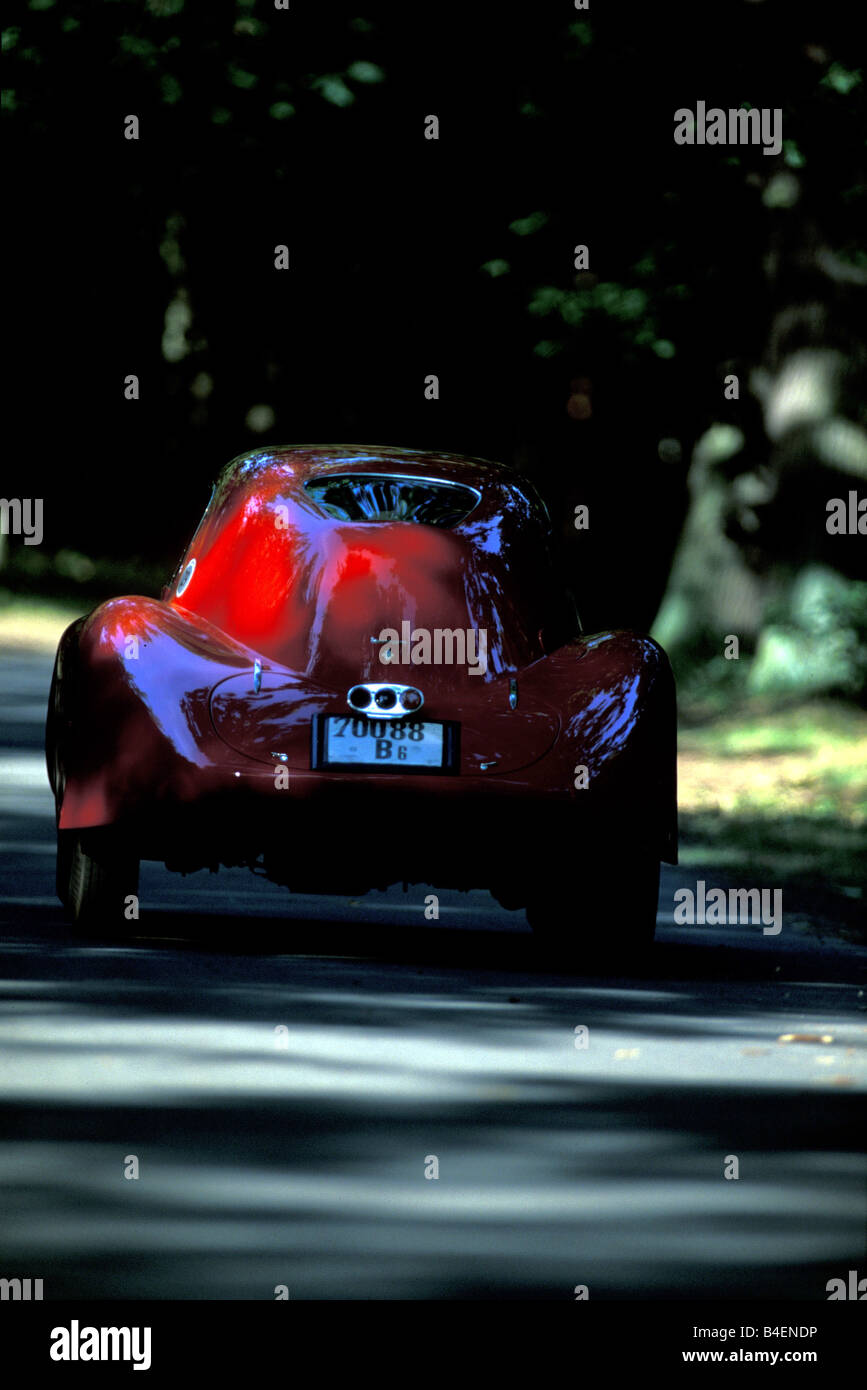 Car Alfa Romeo 8c 2900 B Touring Le Mans Vintage Car Model Year 1938 1930s Thirties Red Driving Diagonal Back Back View Stock Photo Alamy Car Alfa Romeo 8c 2900 B Touring Le Mans Vintage Car Model Year 1938 1930s Thirties Red Driving Diagonal Back Back View Stock Photo Alamy