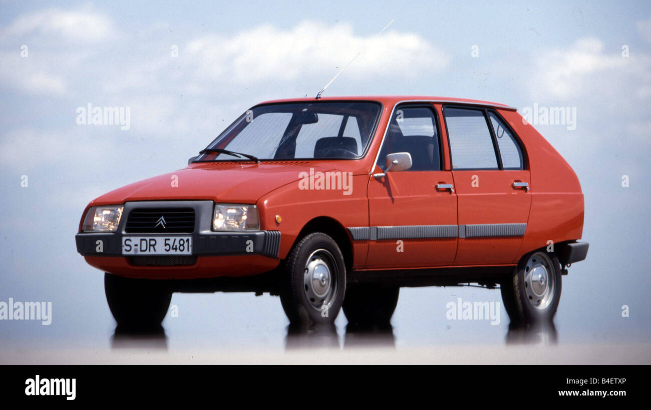 Car, Citroen Visa I, model year 1979, sedan, compact, sub-compact, old car,  standing, diagonal front, front view Stock Photo - Alamy