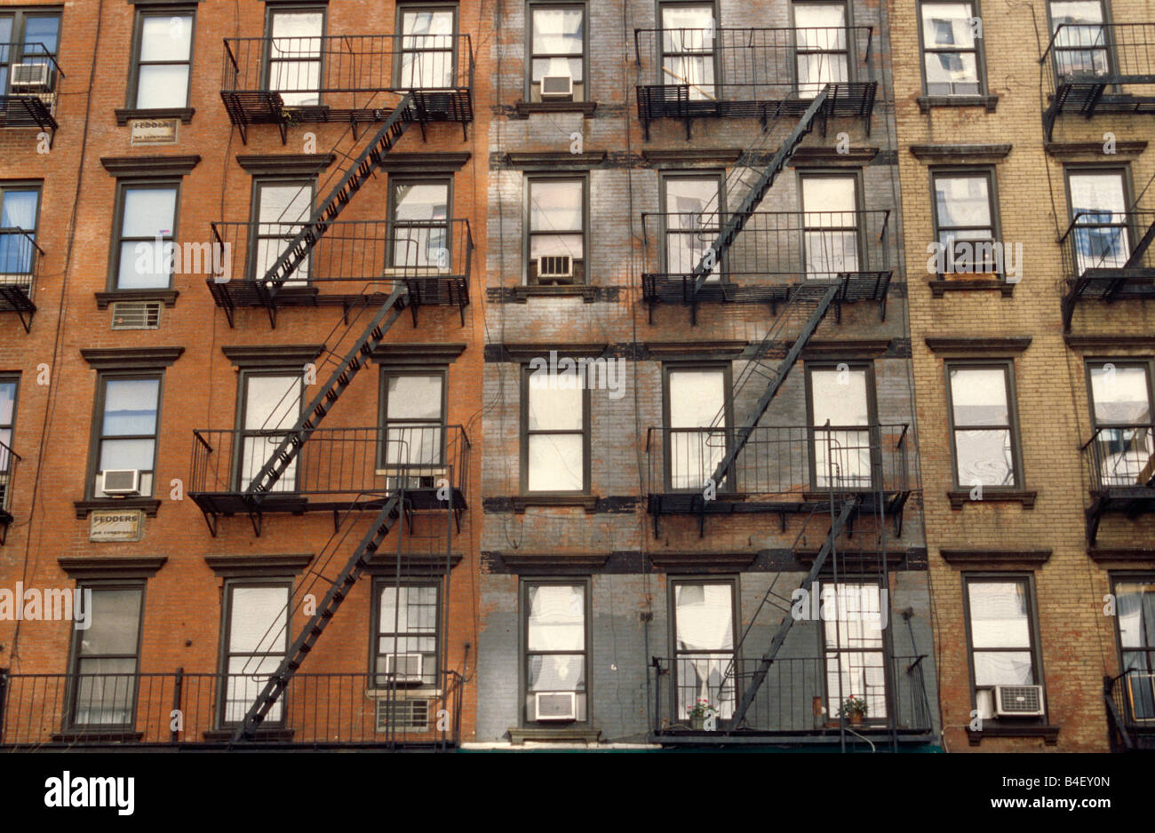 New york apartments low angle hi-res stock photography and images - Alamy