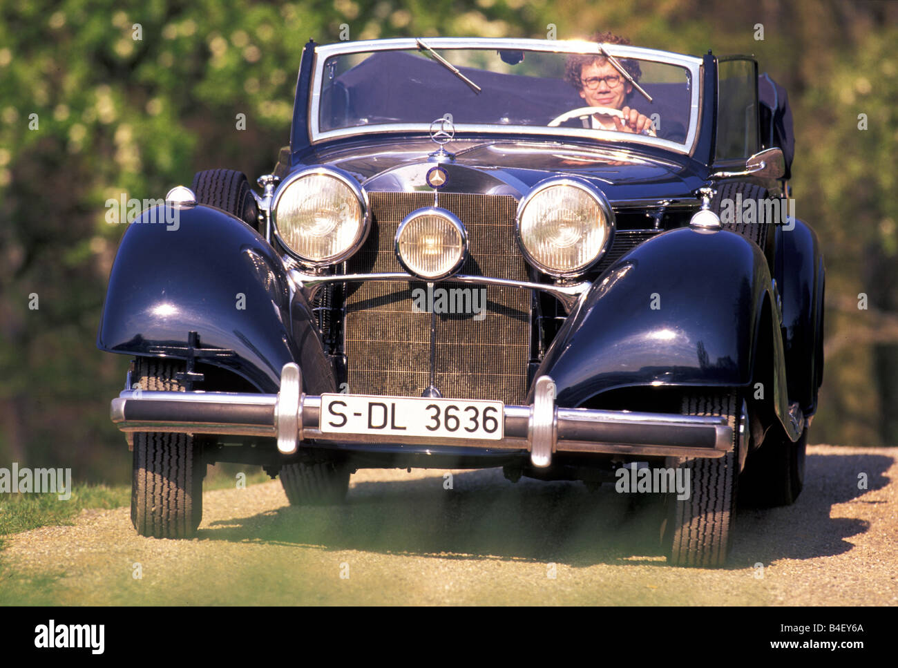 Front of 1930s car hi-res stock photography and images - Alamy