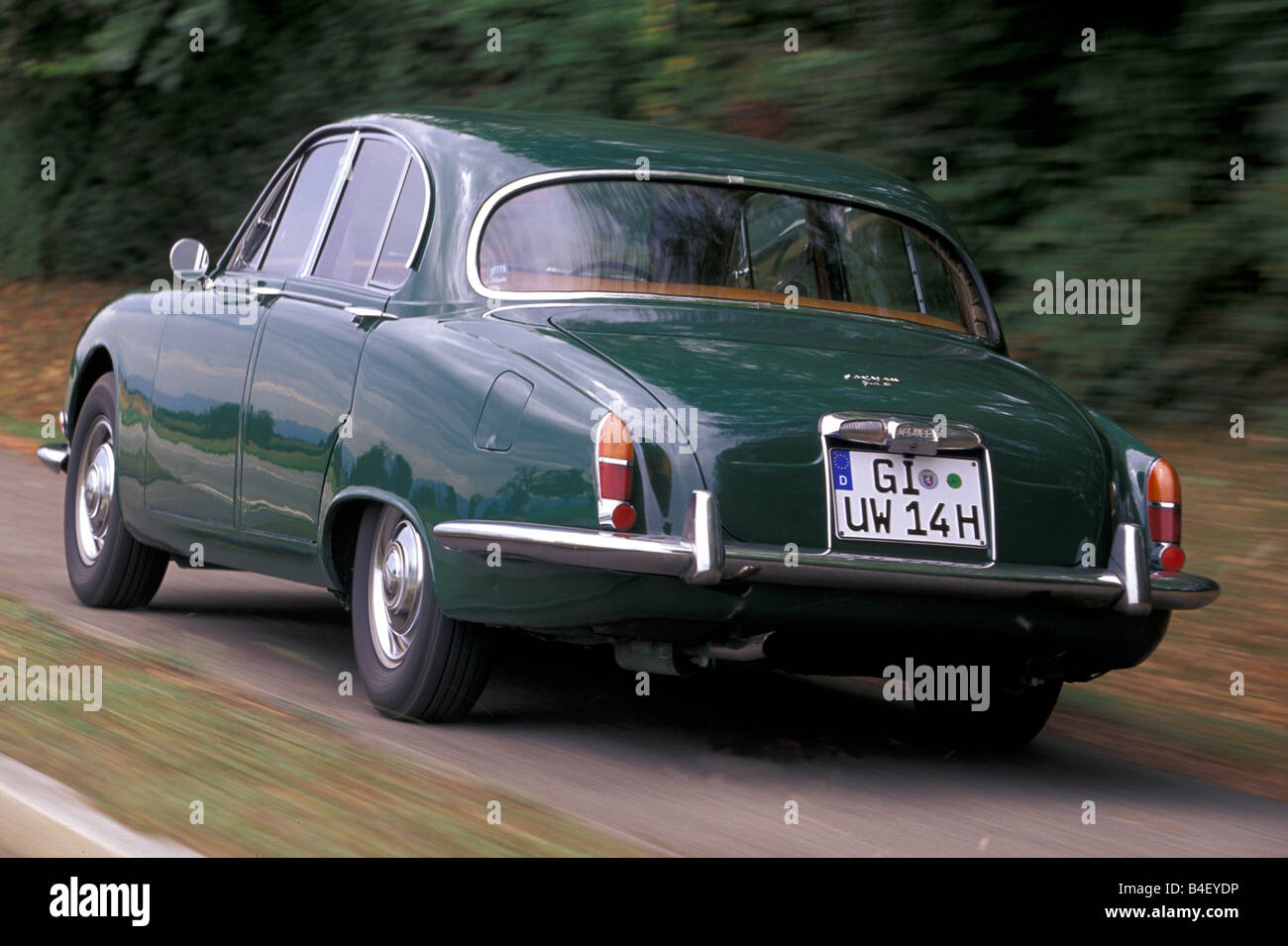 Vintage jaguar car green hi-res stock photography and images - Alamy