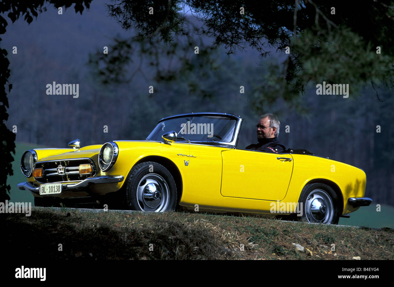 Car, Honda S800, vintage car, convertible, yellow, 1960s, sixties, convertible top, open, standing, diagonal front, side view Stock Photo - Alamy Car, Honda S800, vintage car, convertible, yellow, 1960s, sixties, convertible top, open, standing, diagonal front, side view Stock Photo - Alamy
