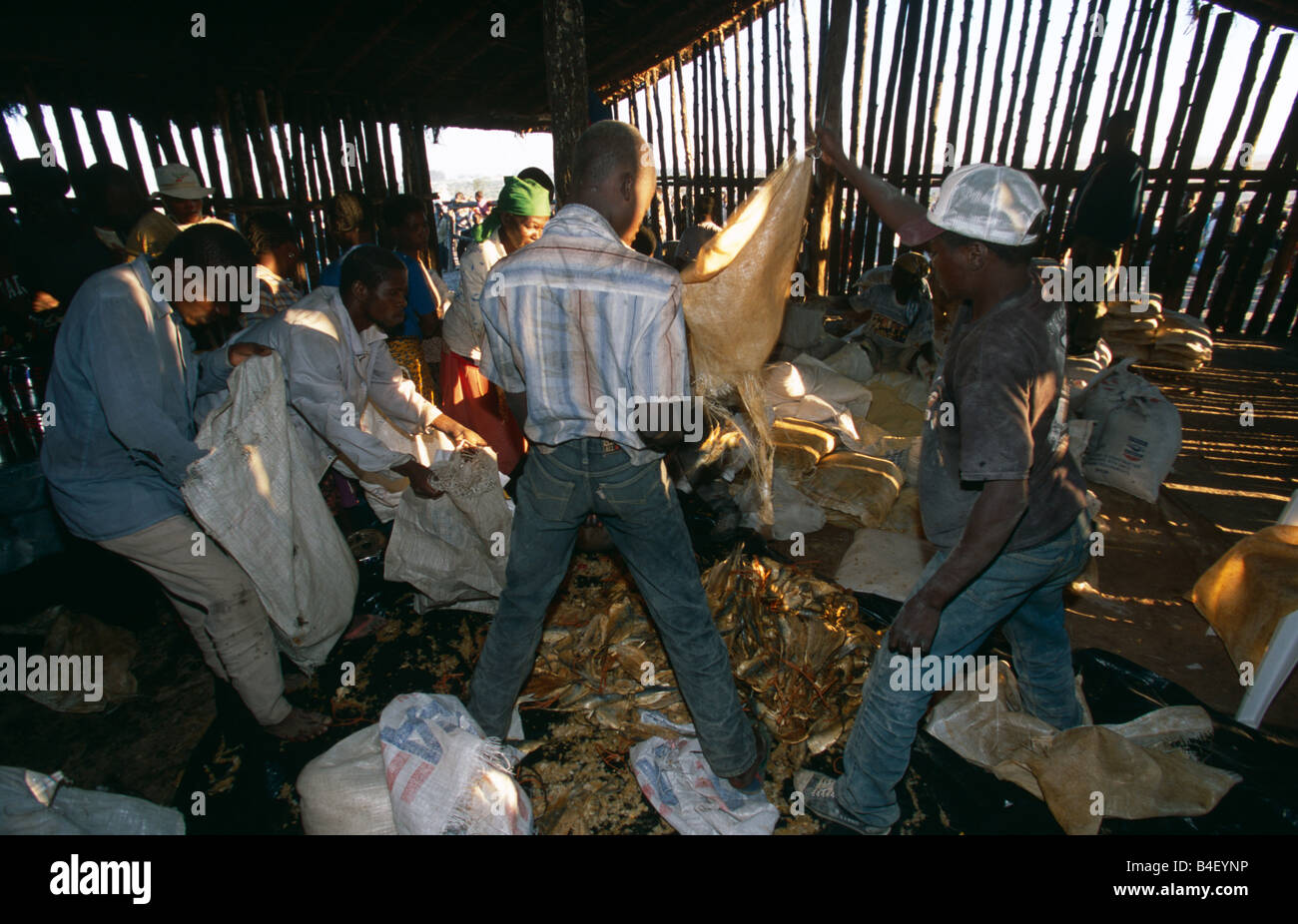 Africa food distribution hi-res stock photography and images - Alamy