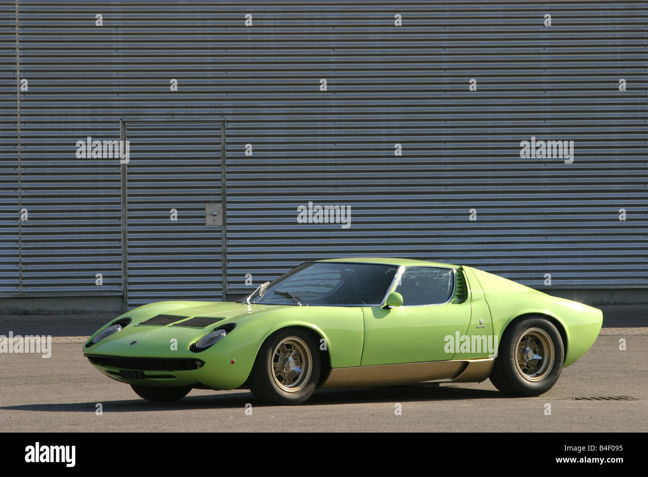 Lamborghini miura green hi-res stock photography and images - Alamy